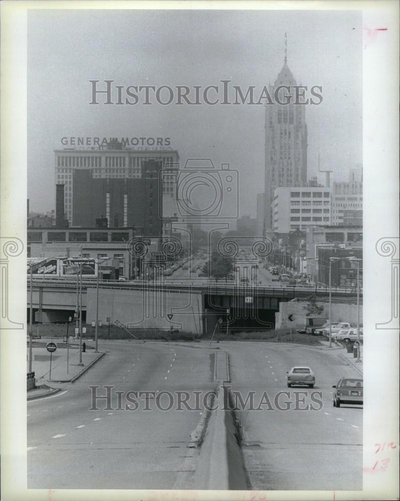 1985 Press Photo Grand Boulevard Chrysler Freeway - DFPC92891