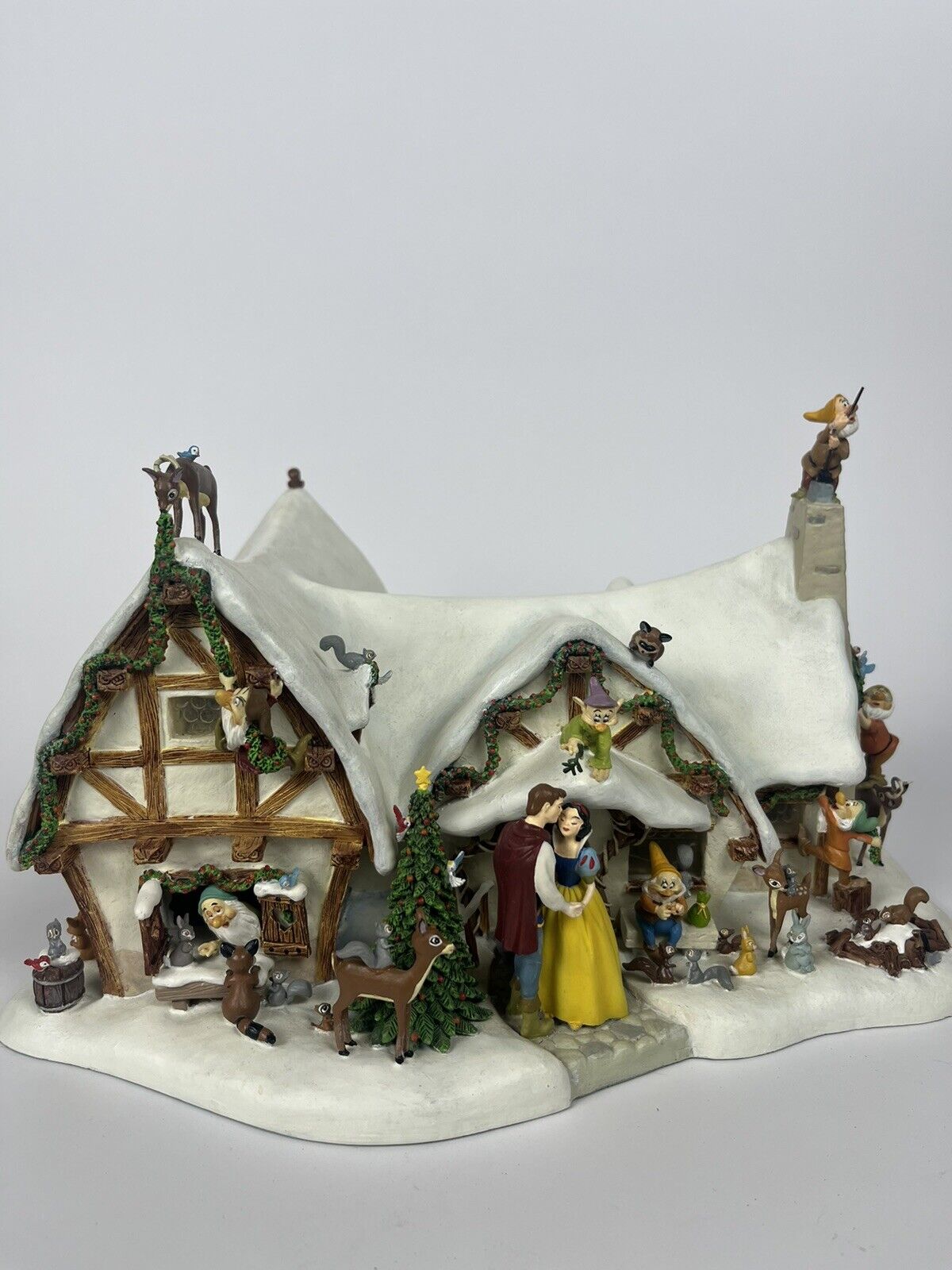 CHRISTMAS WITH DISNEY'S CLASSIC FILM CHARACTERS SNOW WHITE CHRISTMAS COTTAGE