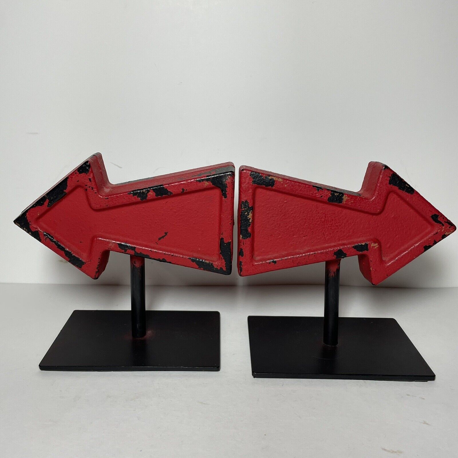 Left & Right Arrows Cast Iron Metal Bookends Red/Black 5.5” x 5.25”