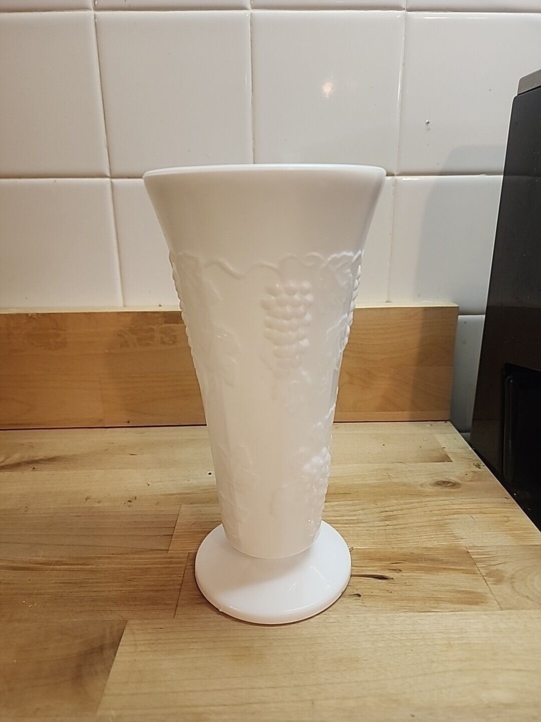Vintage Anchor Hocking Milk Glass Vase Raised Grape Vine Pattern Height 8\