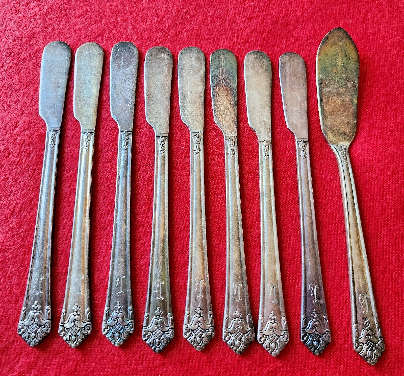 1847 Rogers Bros HER MAJESTY Silverplate 9 pcs BUTTER SPREADER KNIFE 1931 Mono L