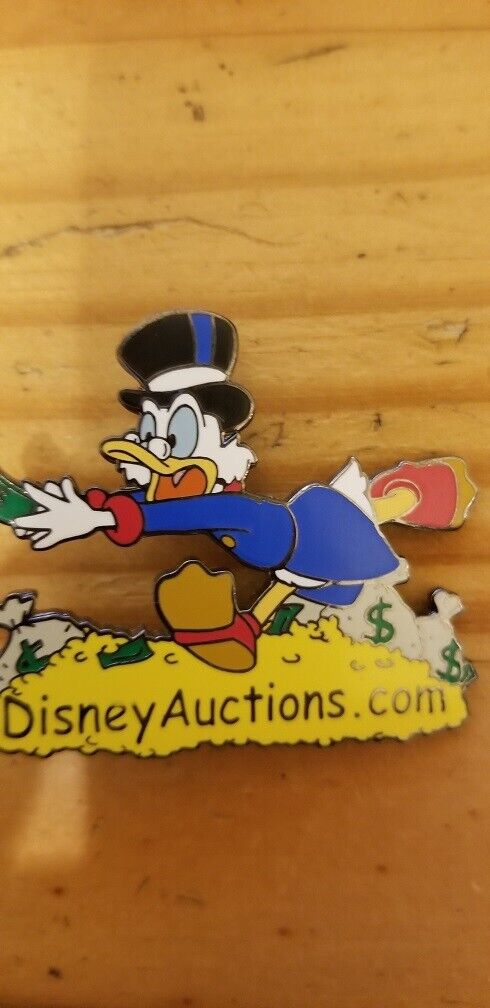 Disney Auctions pin - Scrooge McDuck on DA Logo LE 1000
