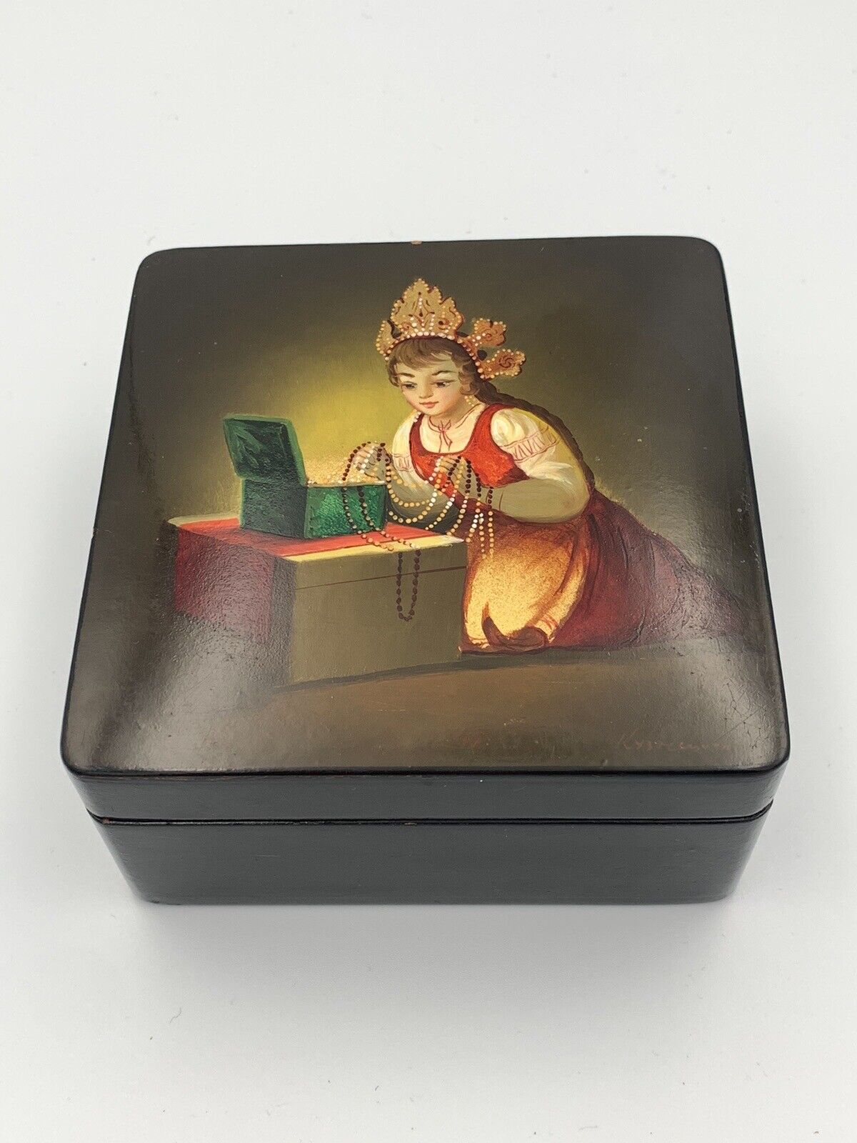 BOX WITH LACQUER MINIATURE \