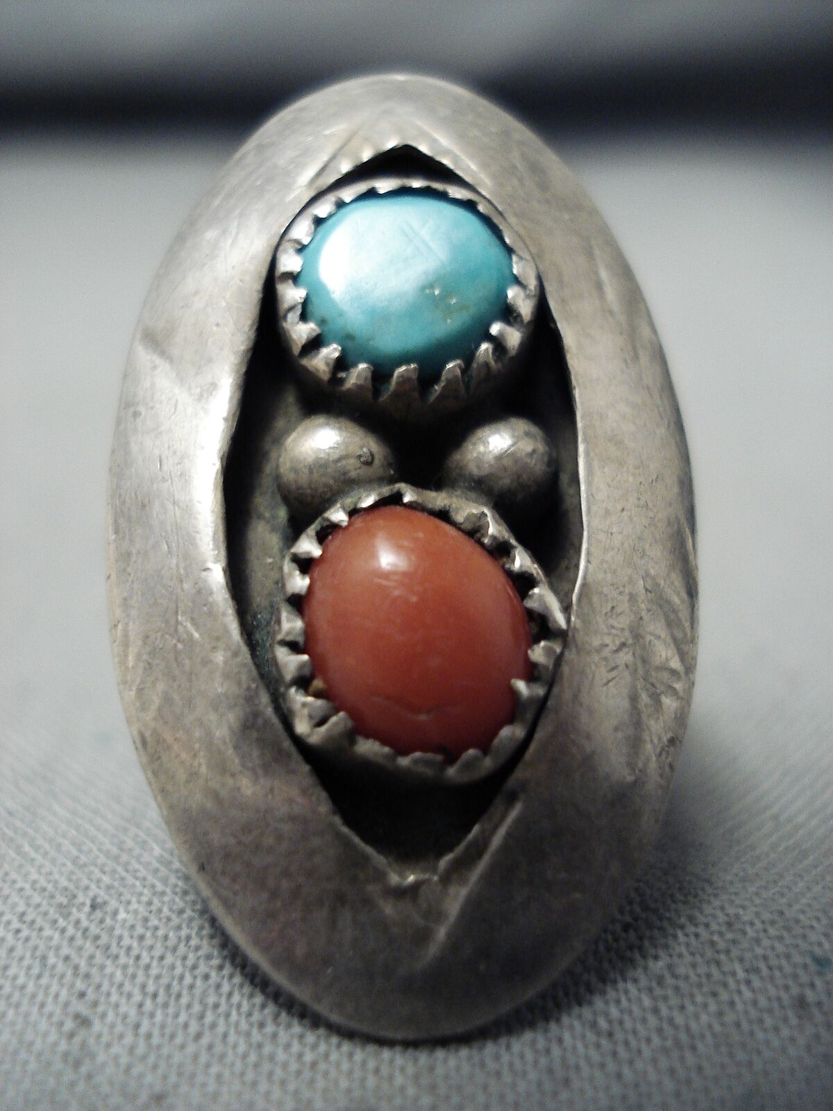 OUTSTANDING VINTAGE NAVAJO TURQUOISE CORAL STERLING SILVER SHADOWBOX RING