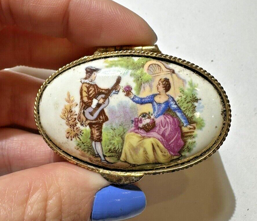 Vintage Dainty Gold t Porcelain Romantic Couple Hand Painted Enamel Trinket Box