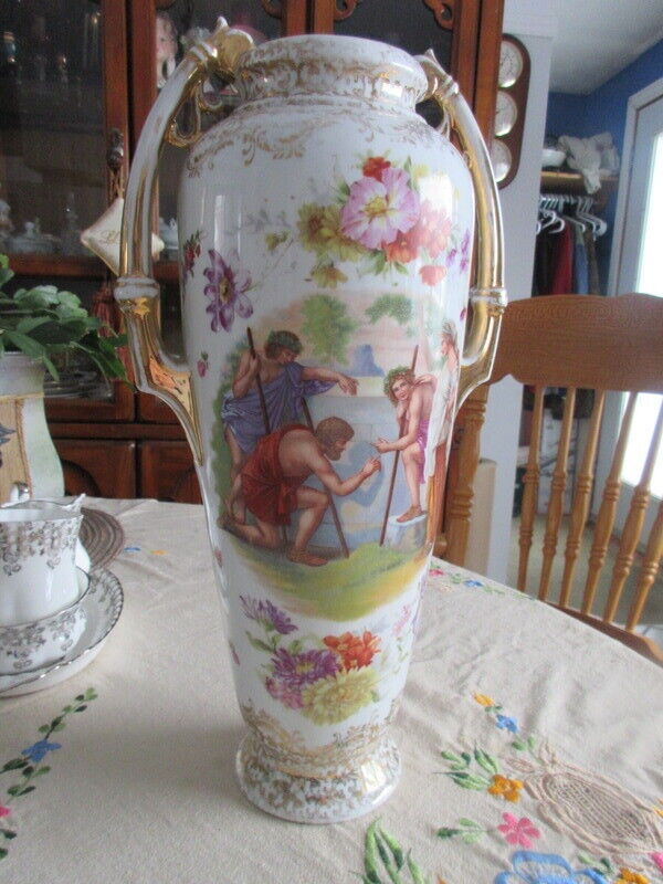 vintage old vase personage of Jesus time in Galilee big porcelain vase 14.5\