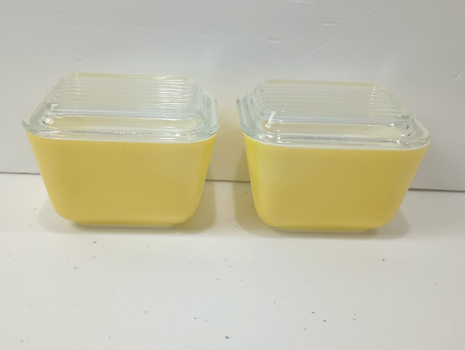 Set Of 2 Vintage Pyrex Yellow Green Refrigerator Dish 501B 1.5 Cup w/ Lids