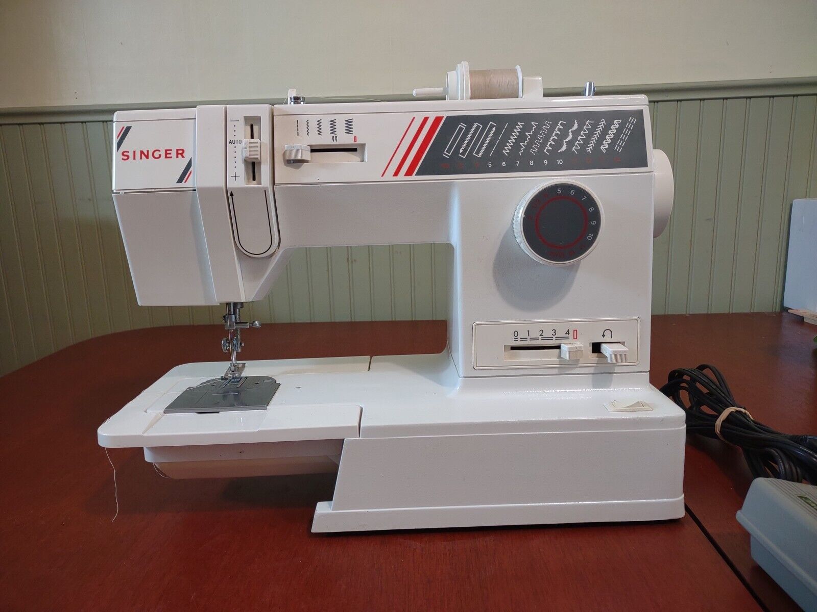 Singer 30920 Sewing Machine With Pedal Works 