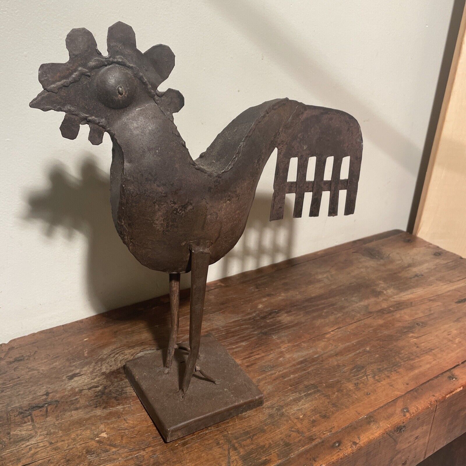 VINTAGE METAL FOLK-ART OF CHICKEN-ROOSTER, NICE COUNTRY HOME DECOR