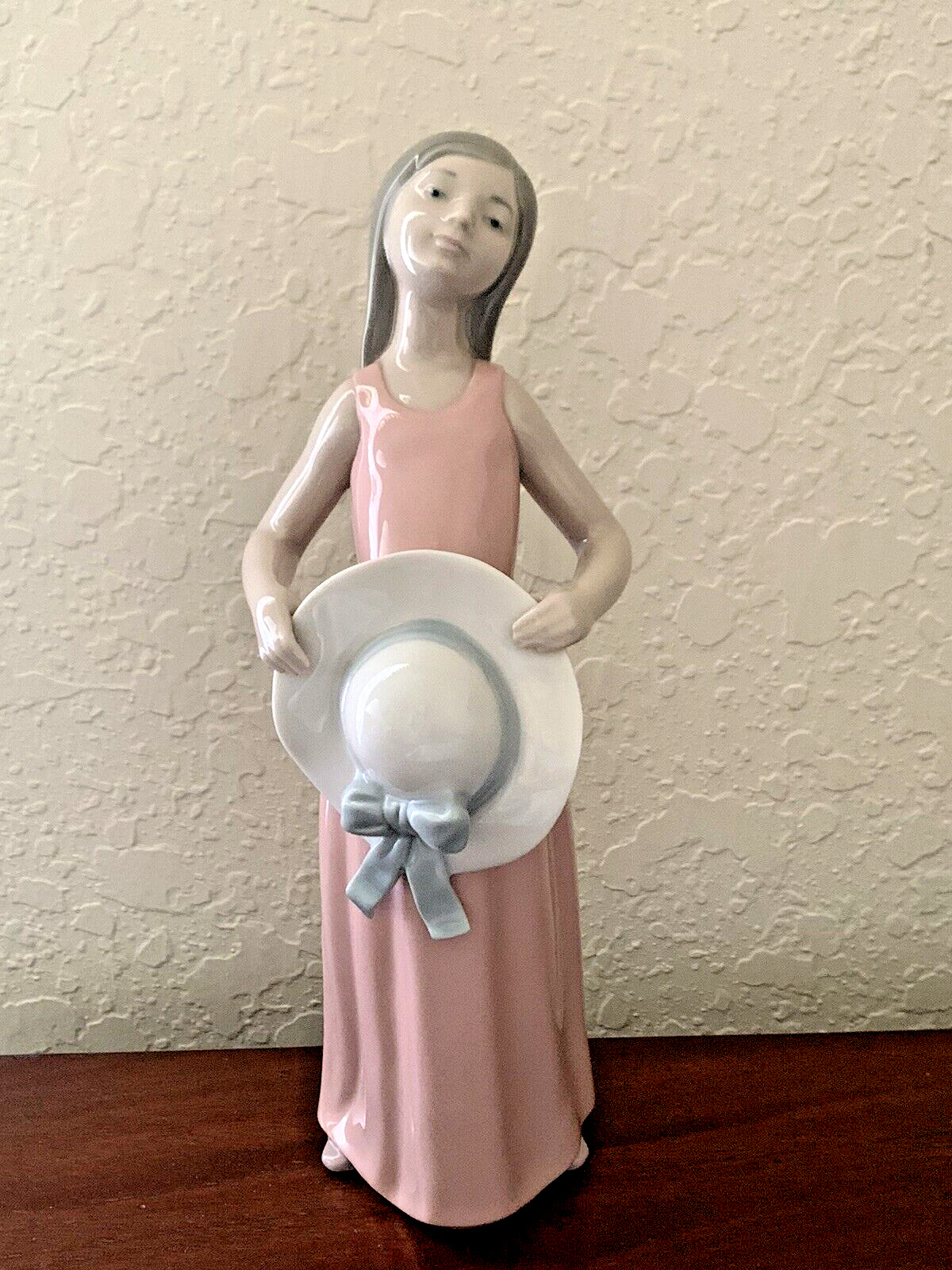 Retired LLadro Spain Figurine # 5008 DREAMER Girl Holding Hat Glossy