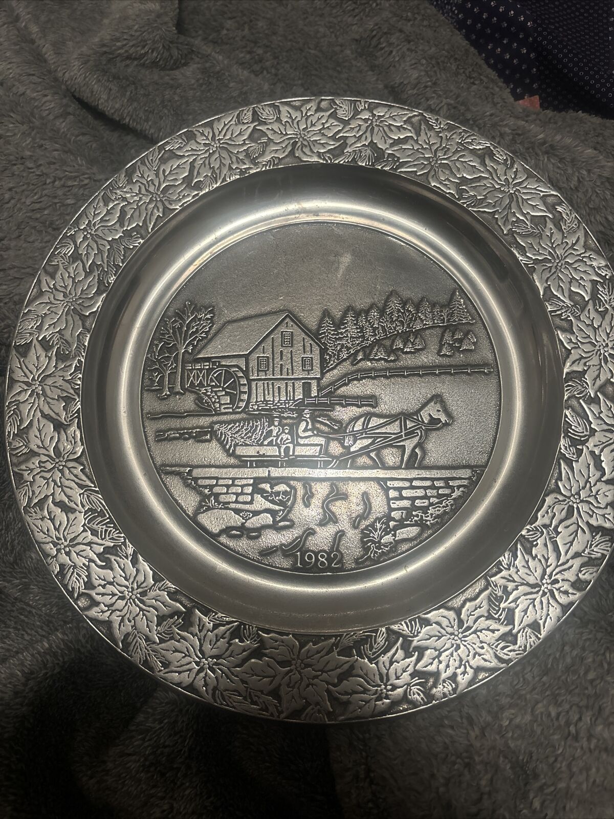 Wilton Armetale 1982 RWP Pewter Christmas Plate Bringing home the tree 10 3/4\