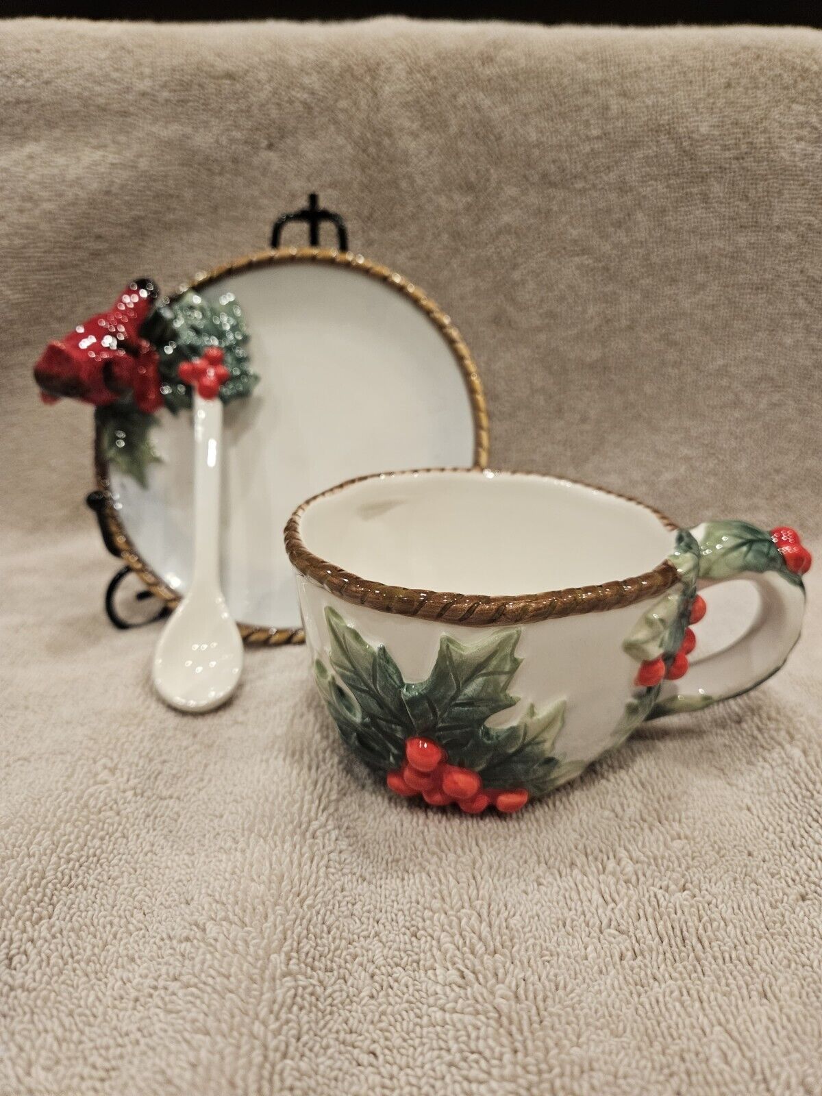 Corner Ruby CR Teacup Ridgefield Home Christmas Holiday Collection Cardinals 