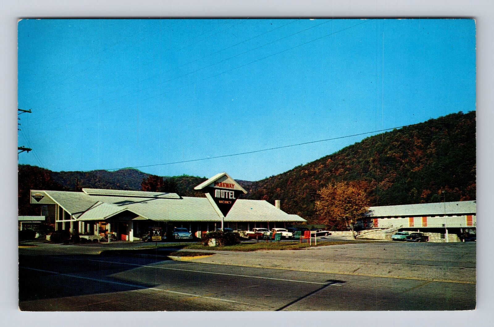 Gatlinburg TN-Tennessee, Parkway Motel 1950's Cars Advertising, Vintage Postcard