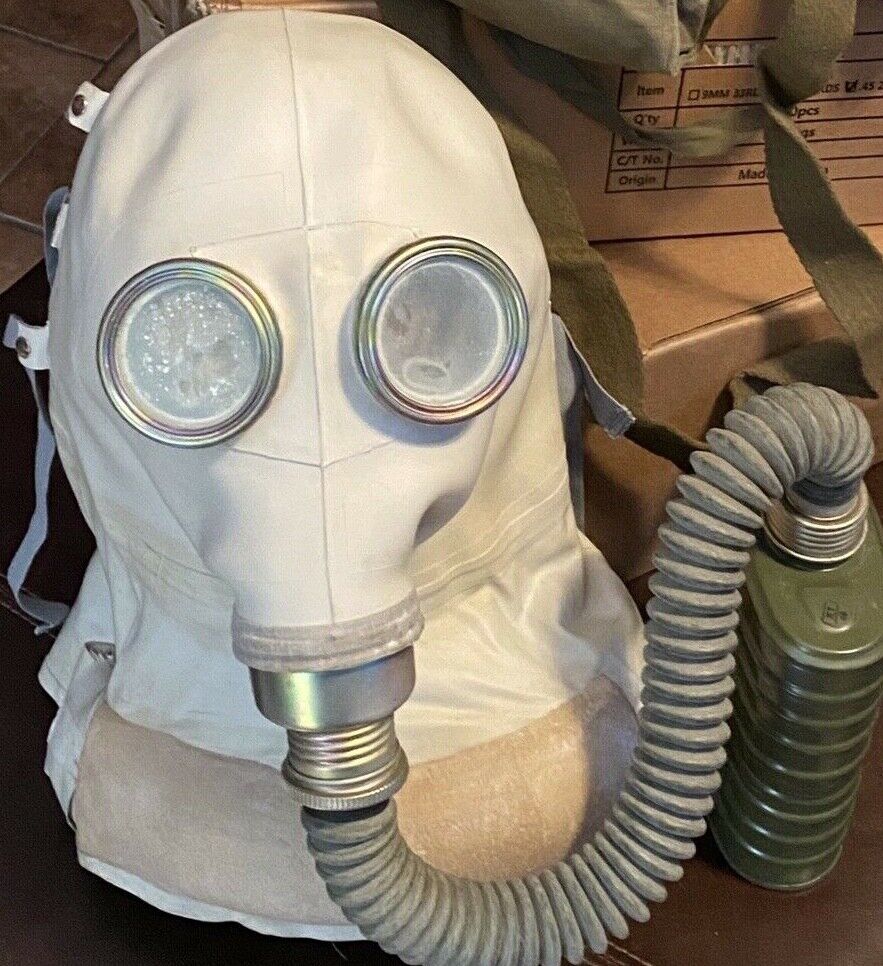 GAS MASK CZECH ARMY CASUALTY GAS MASK NEW NEVER ISSUED