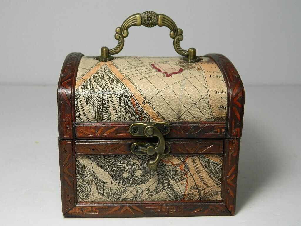 World Maps Wooden Box Brass Handle, Latch and Hinges 4.5\