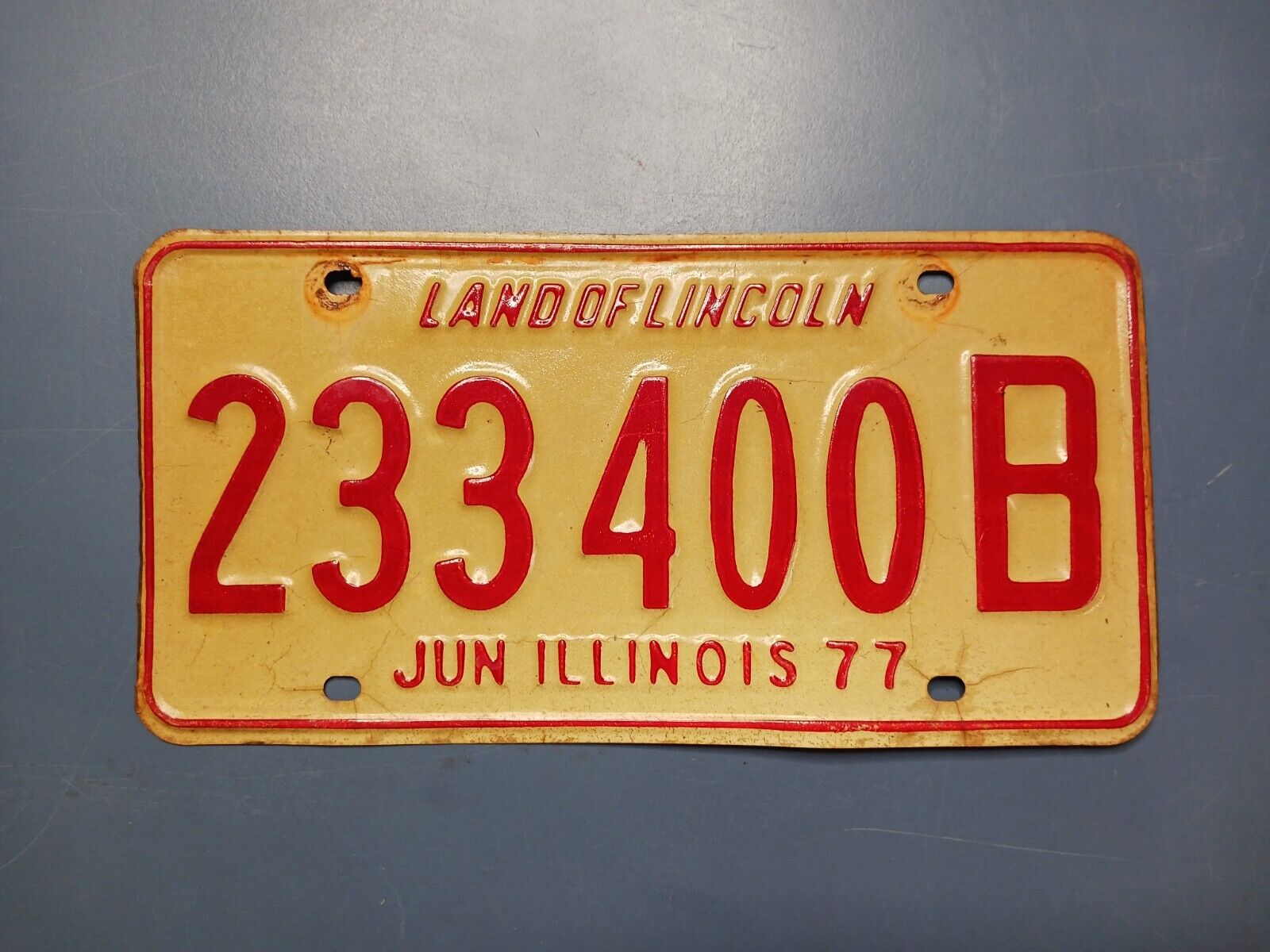 1977 Illinois IL Auto License Plate 233 400 B