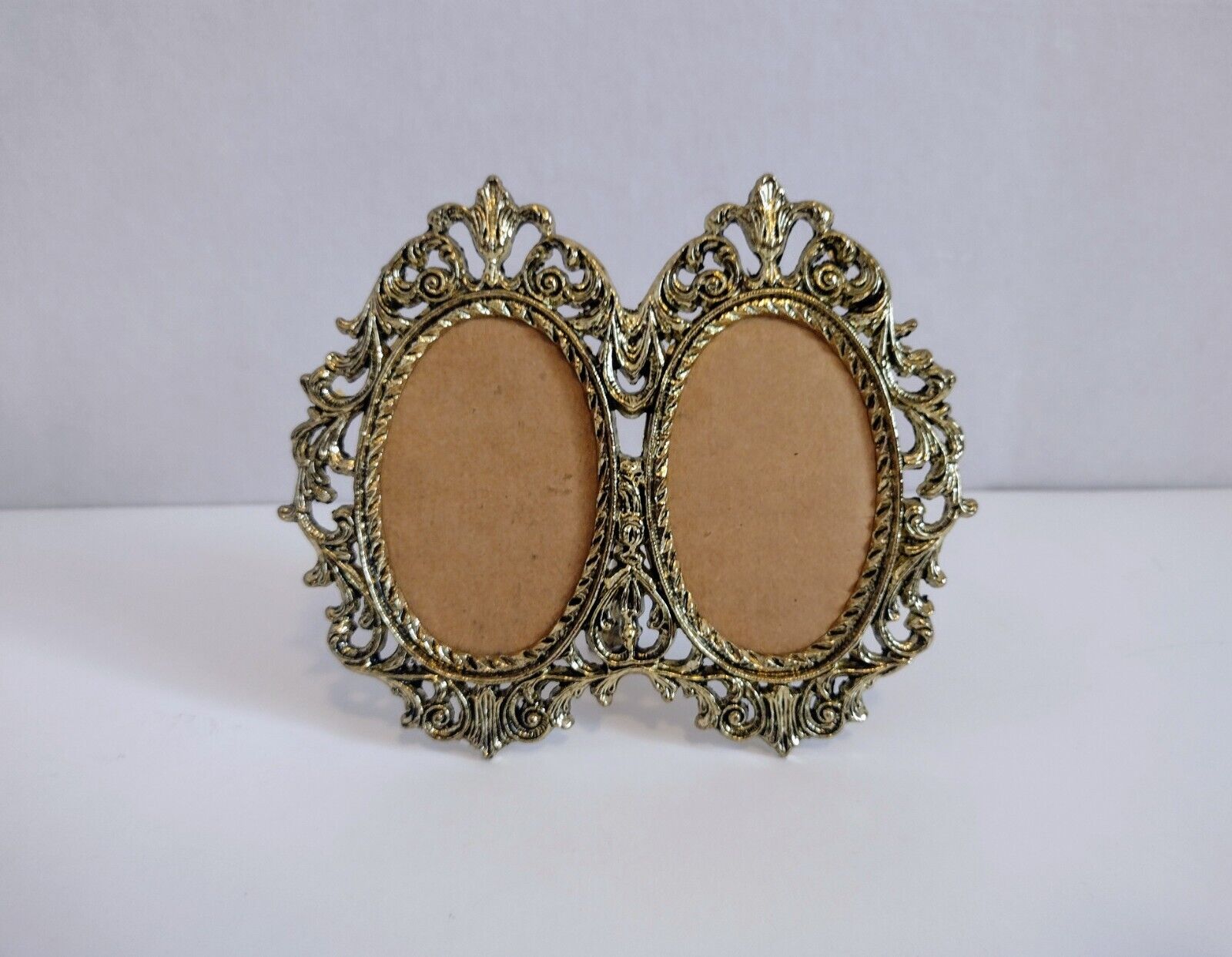Vintage Victorian Ornate Brass Standing Double Oval Two 2 Picture Frame Metal