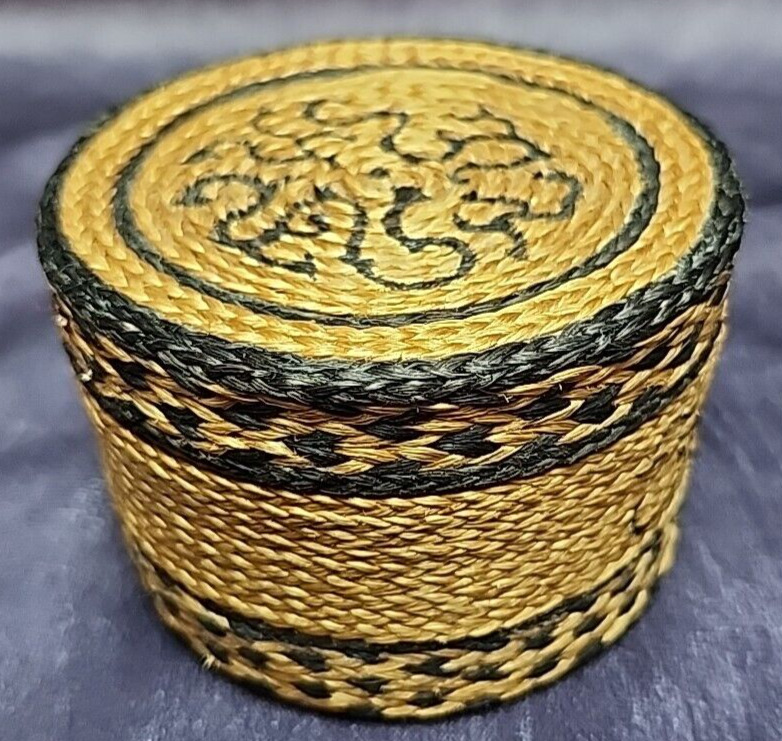 VINTAGE Hand-Woven SWEET GRASS Chinese Wedding Round Small Basket with Lid