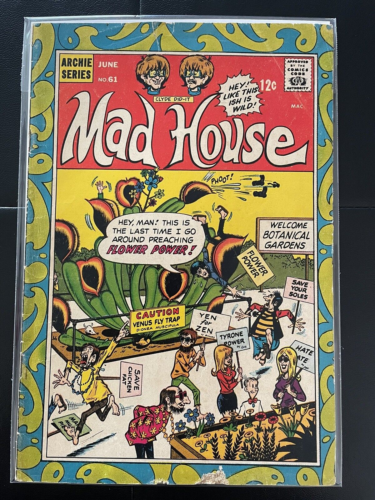 Archie\'s Madhouse #61 Archie-Front/Back Cover Issues, Pages Have Top Tears