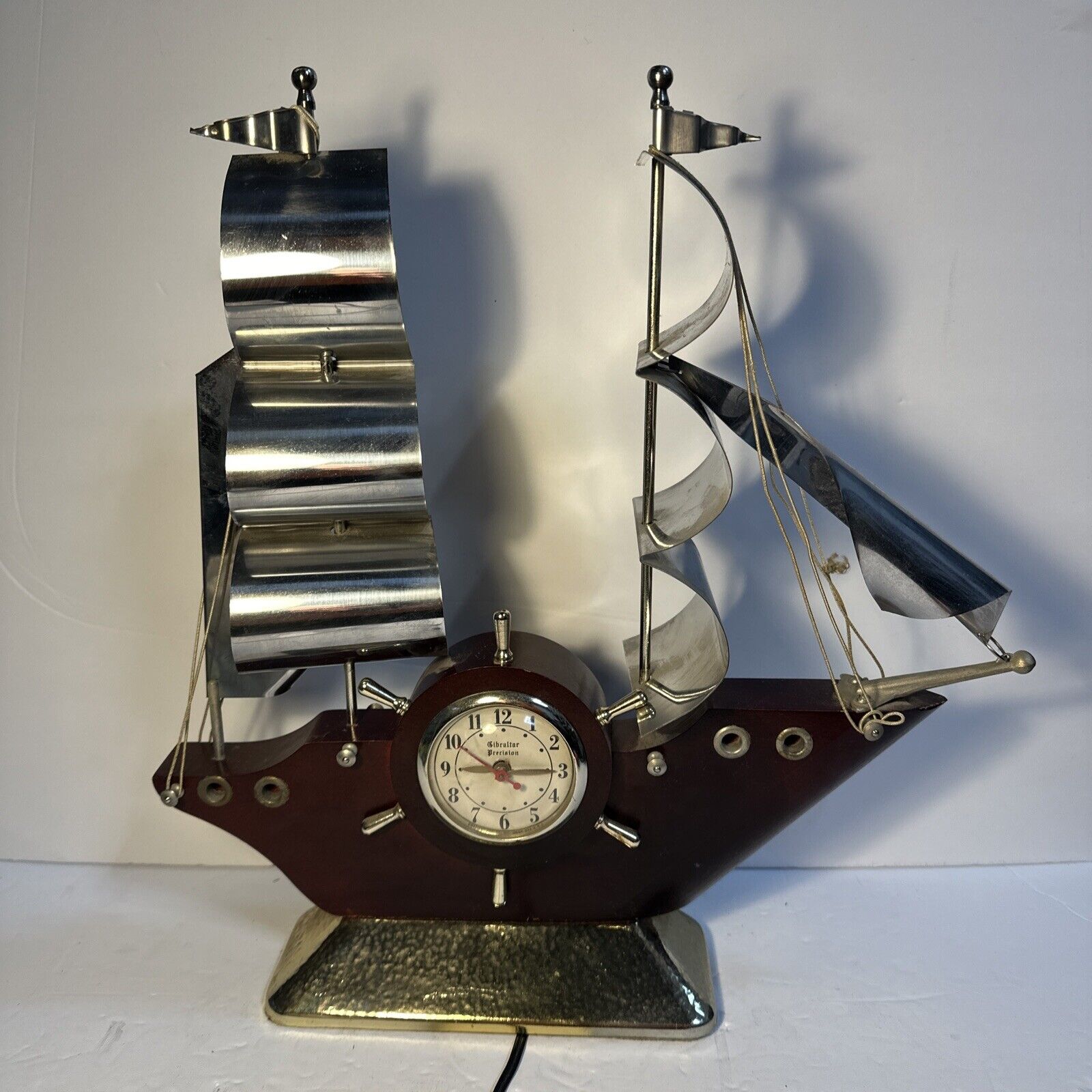 Gibraltar Precision Electric Clock Sailboat Metal Sails No 15 Stand