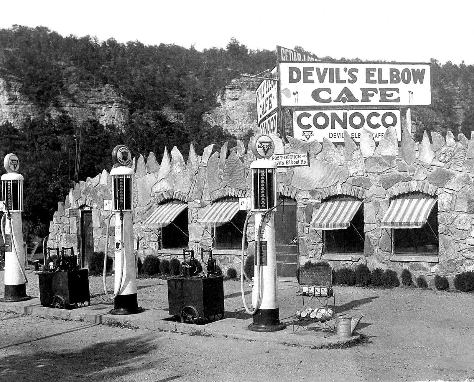 1938 CONOCO SERVICE STATION & CAFE Photo (228-E)