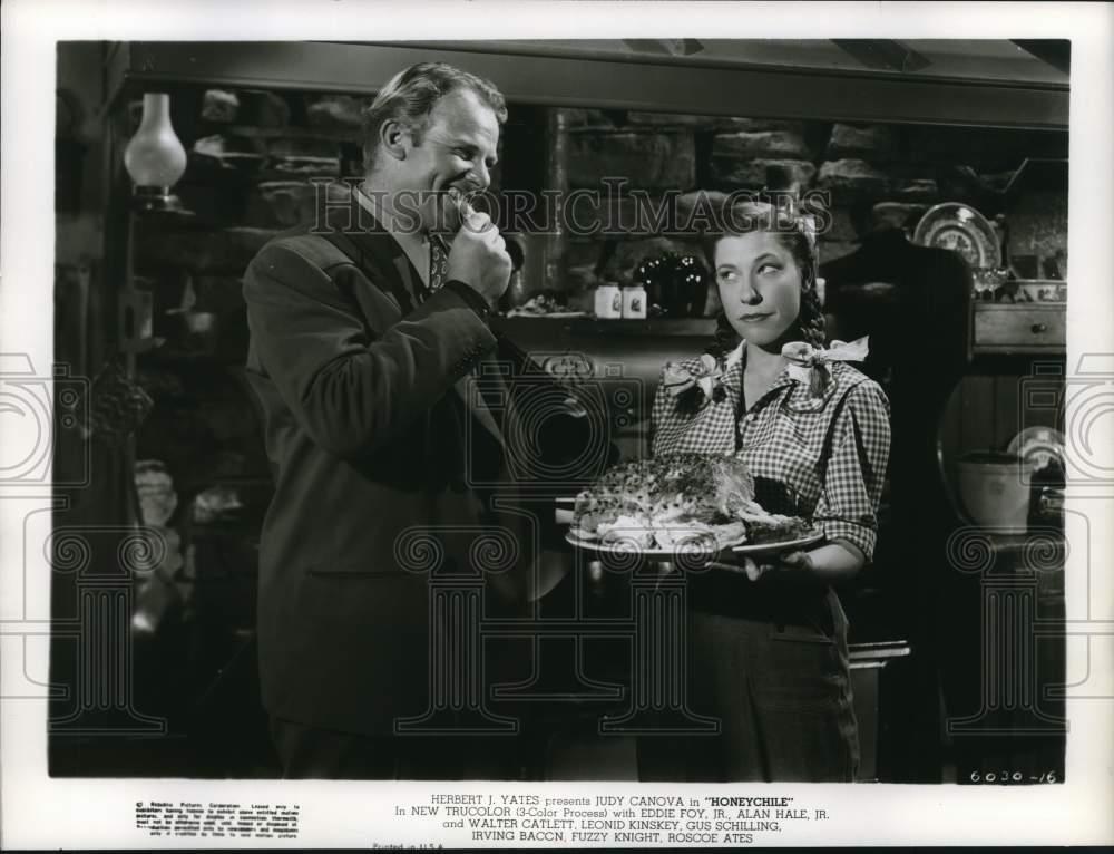 1951 Press Photo Actors Judy Canova & Alan Hale Jr star in \