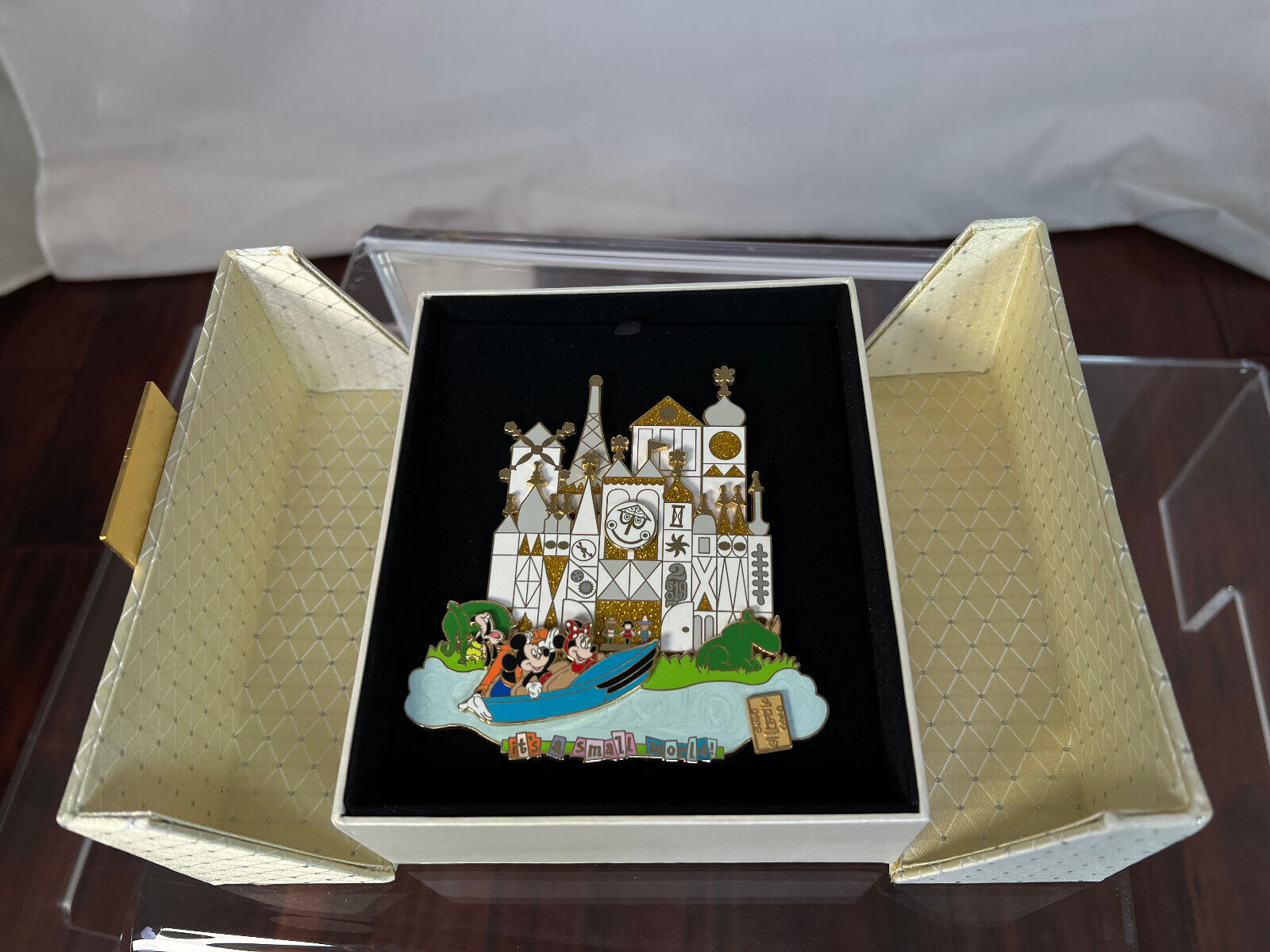 DISNEY DLR E-TICKET COLLECTION IT'S A SMALL WORLD JUMBO PIN IN BOX LE 500