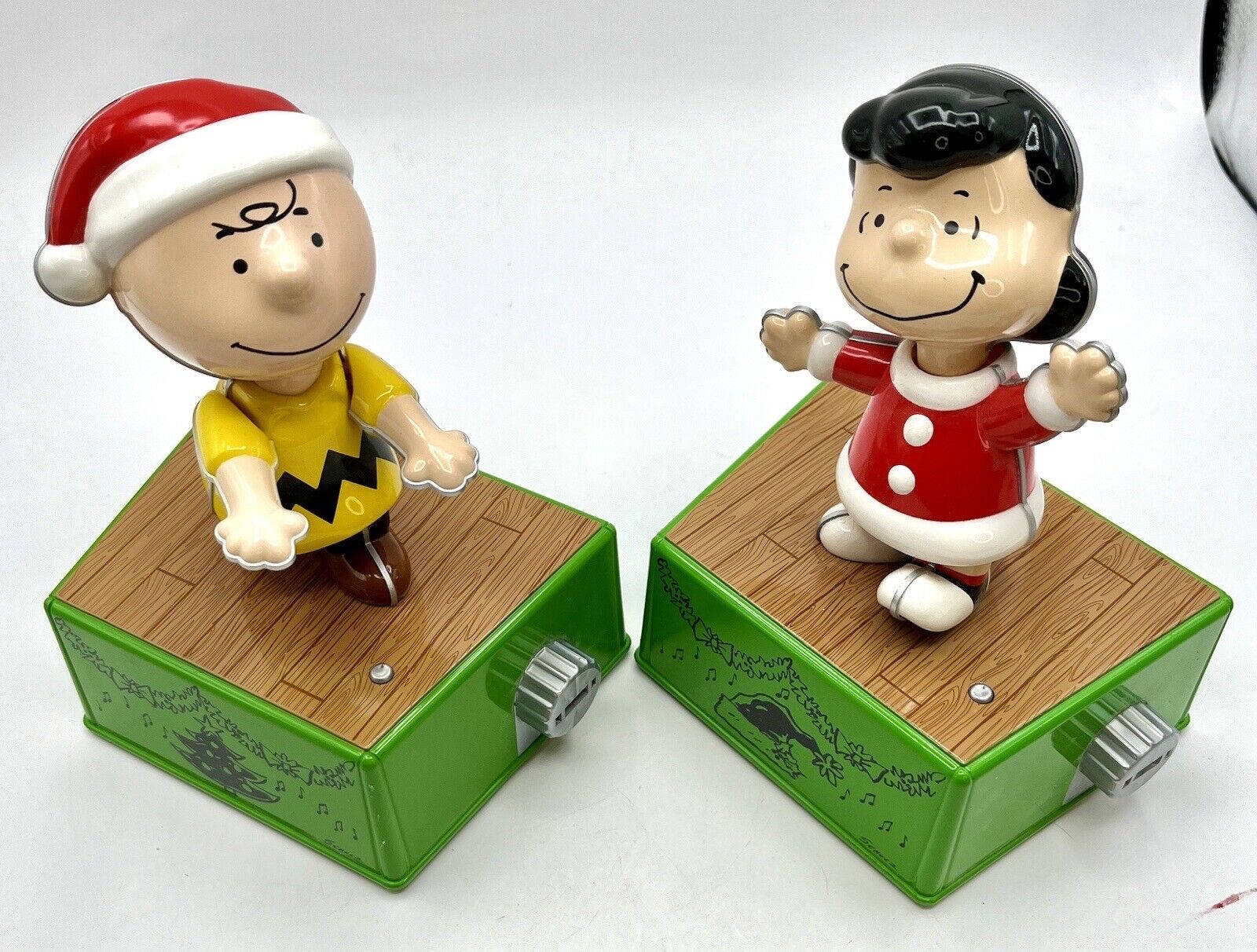 Hallmark 2017 Peanuts Christmas Dance Party CHARLIE BROWN And LUCY - WORKING