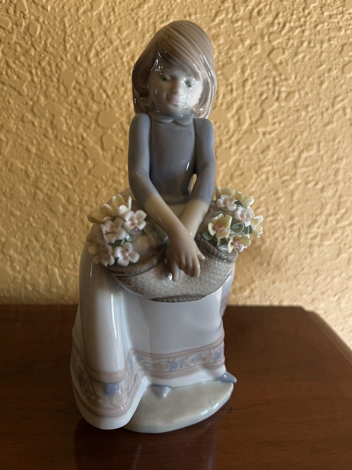 Lladro May Flowers Girl With Basket Of Flowers 5467