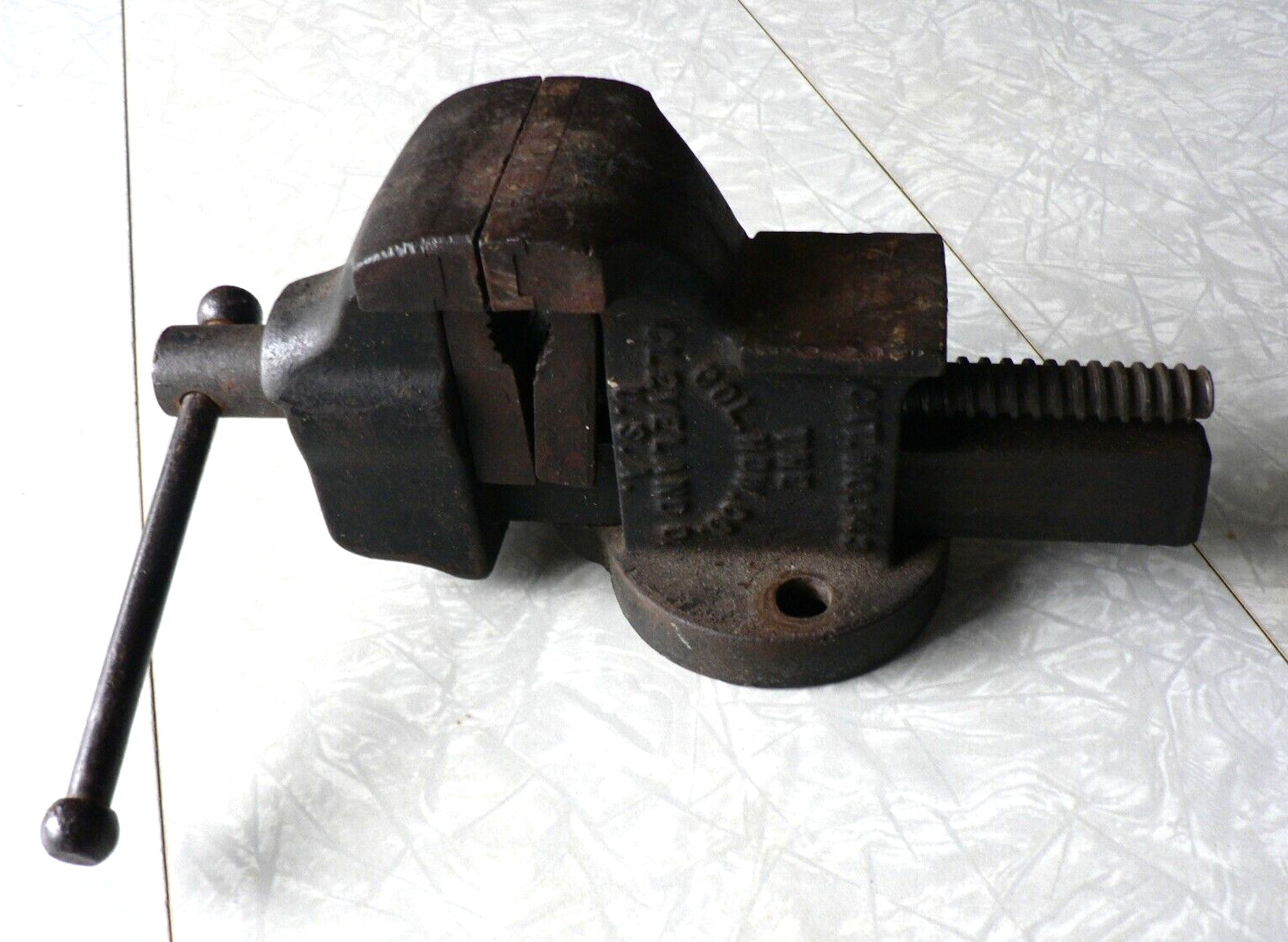 Antique 1900s Columbian Hardware Company Bench Vise No. 143 with Anvil 3\