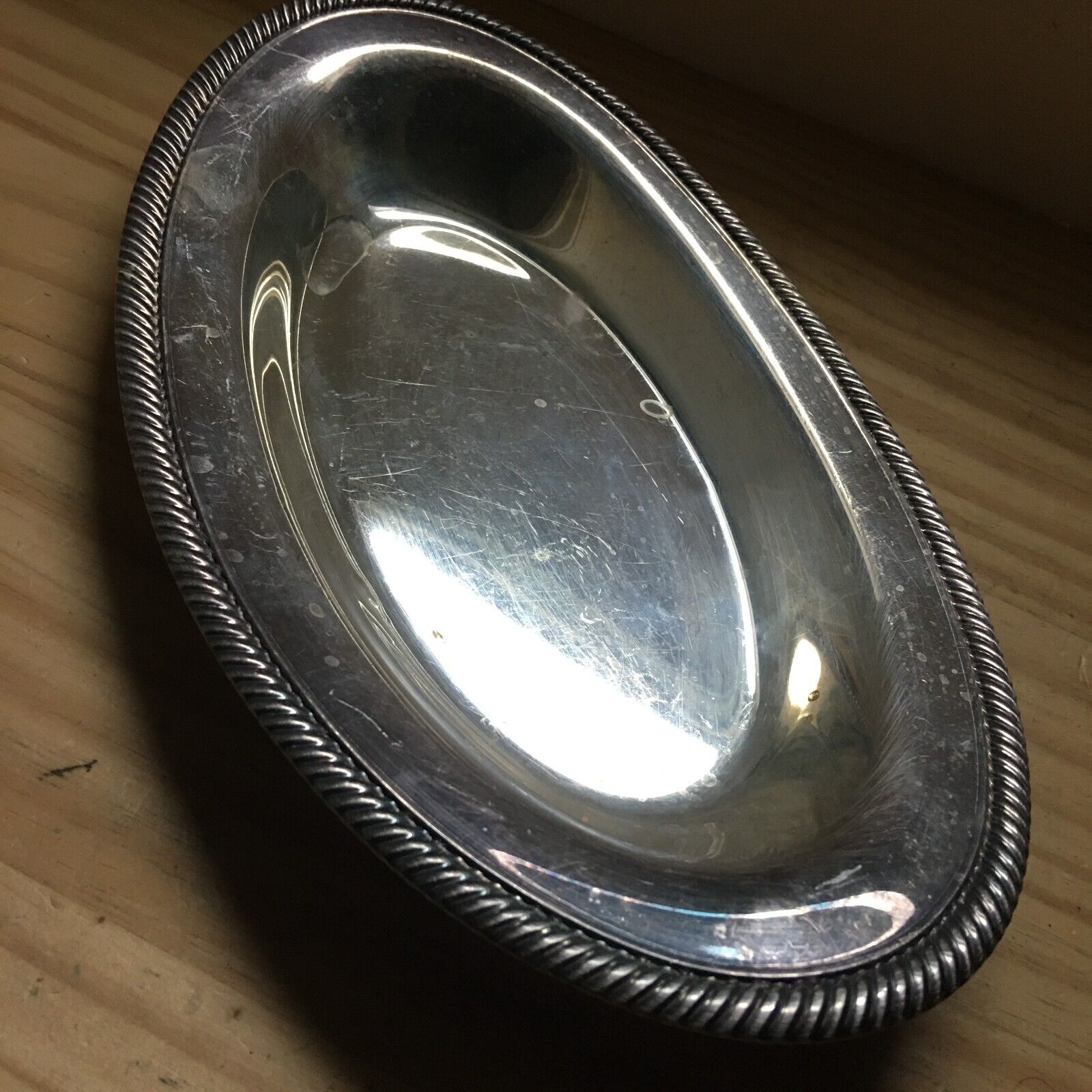 Vintage 1960s Wm Rogers 819 Silver plated Oval Bread Tray Rope Pattern 12\