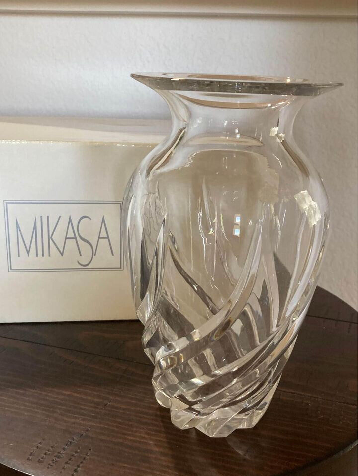 Mikasa Centerpiece Crystal Flower Vase