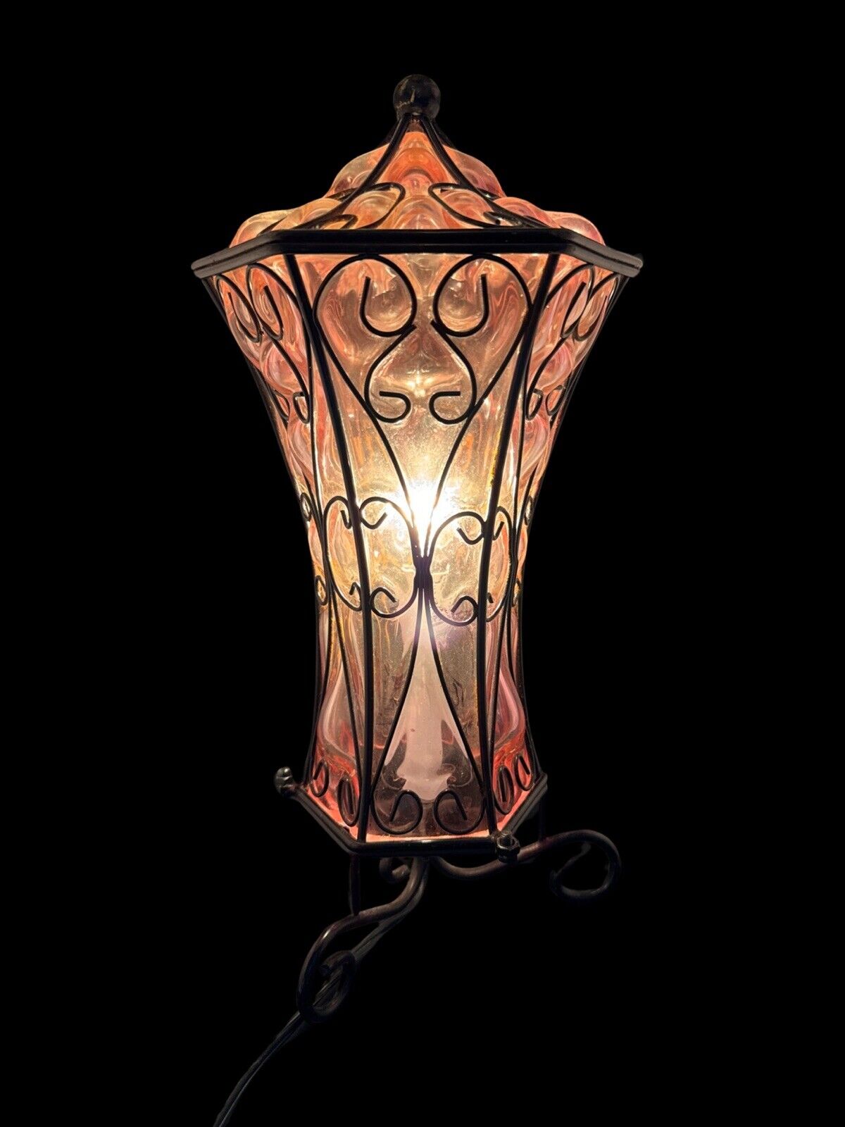 Beautiful Elegant Lamp 15”tall. ❤️Bedside Lamp