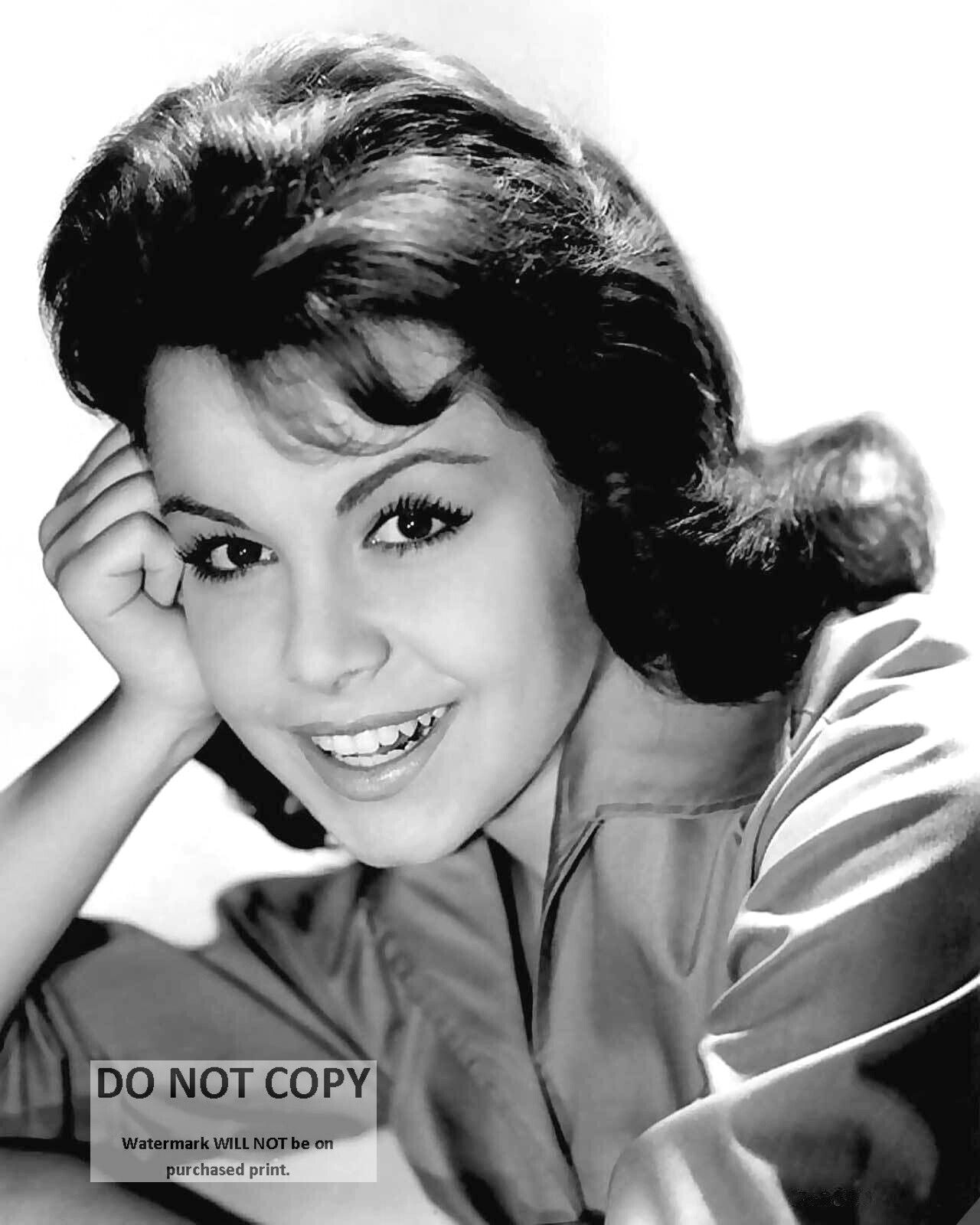 ACTRESS ANNETTE FUNICELLO - 8X10 PUBLICITY PHOTO (AB-716)