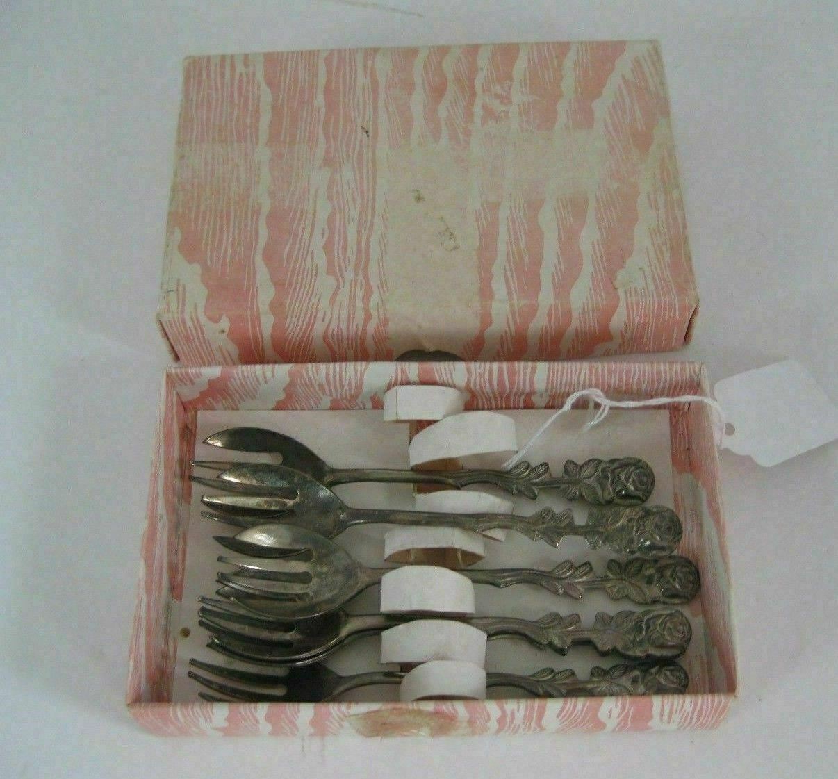 Set Of 4 Silverplate Seafood Pickle Olive Forks In Org. Box