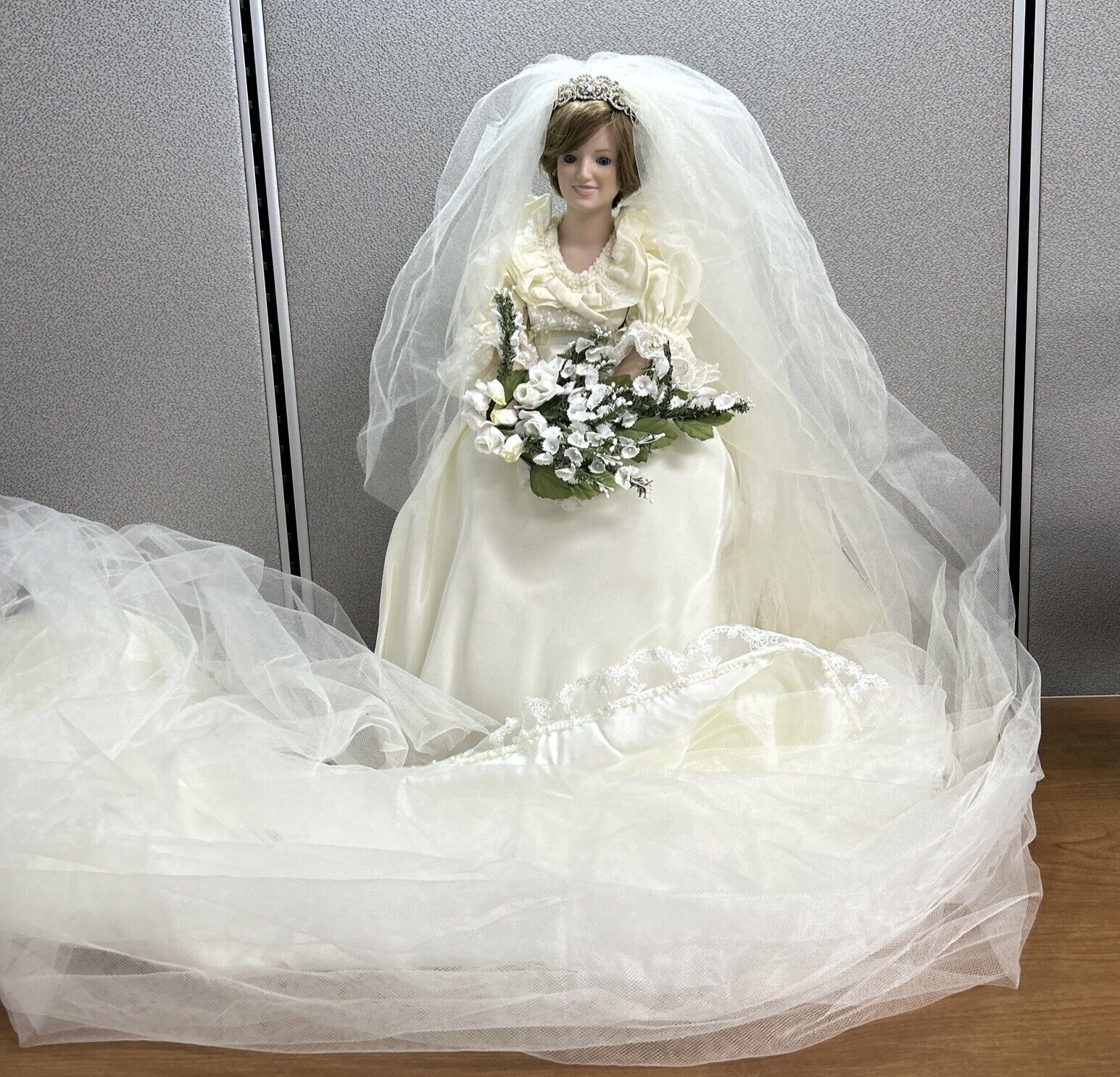 RARE VINTAGE 1985 DANBURY MINT PRINCESS DIANA BRIDE DOLL ROYAL WEDDING DRESS NIB