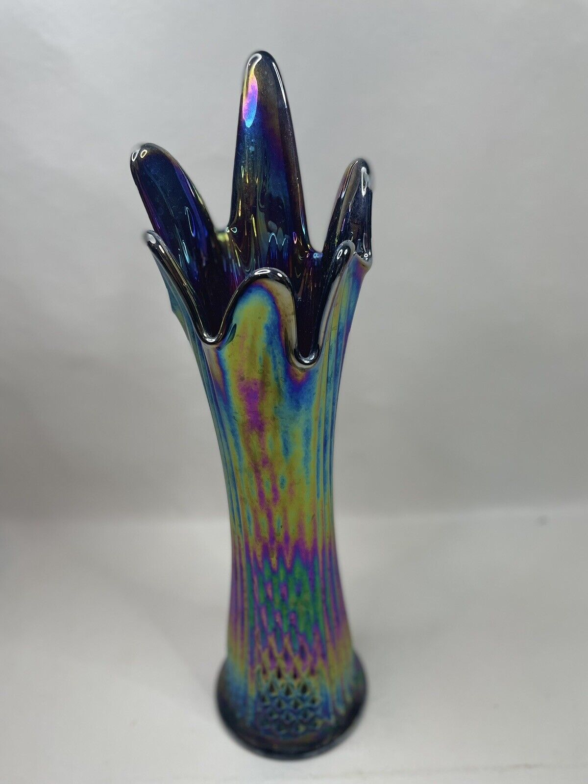 Fenton Carnival Art Glass Vase – Amethyst Diamond Print Iridescent 15”