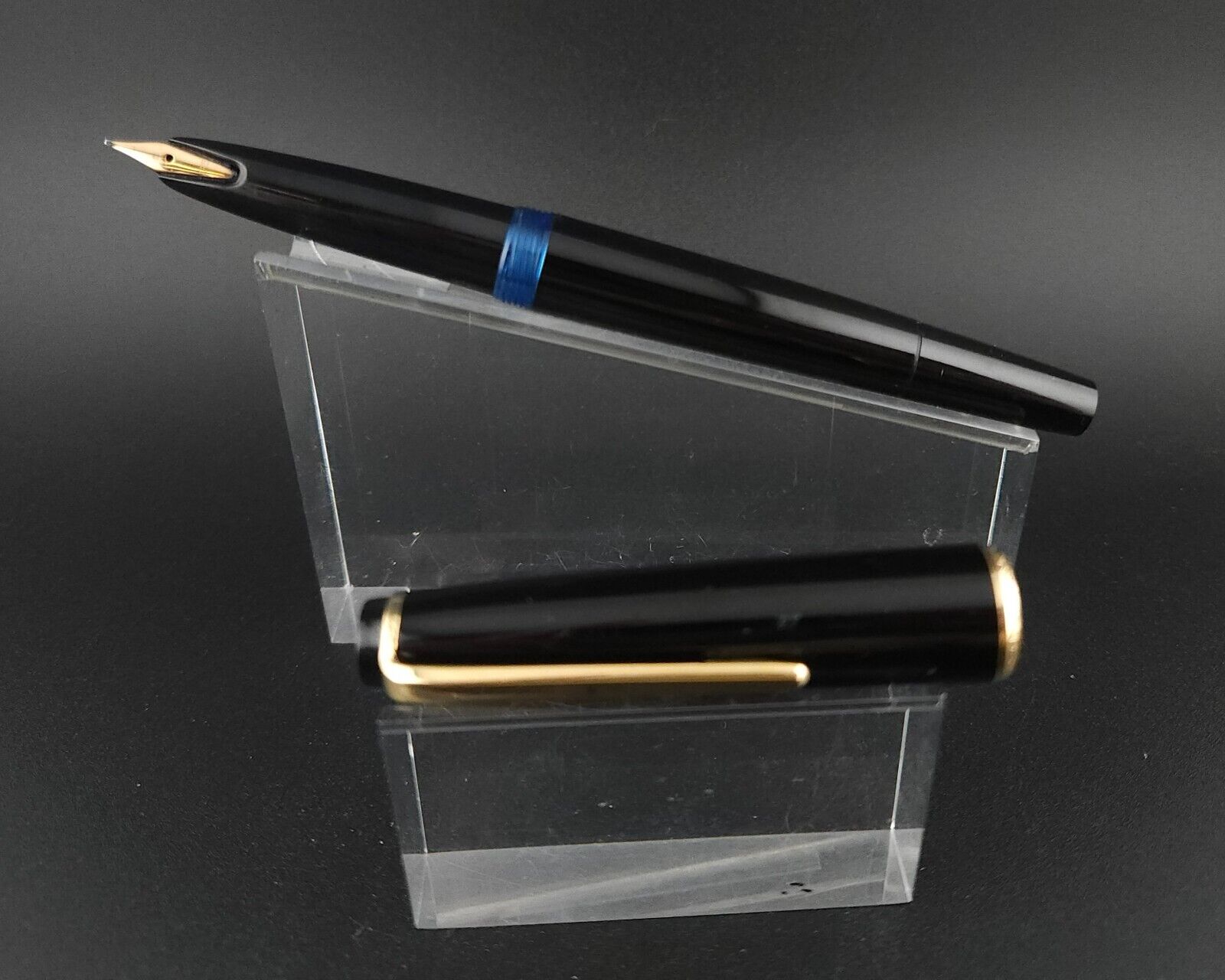 Montblanc No. 32 Fountain Pen 14K Gold, Fine Nib Serviced