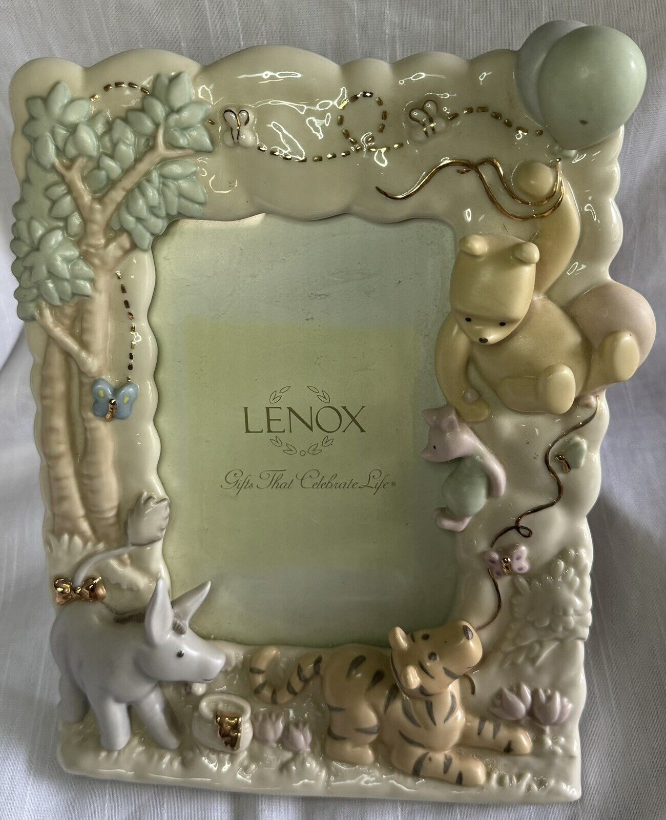 Lenox Pooh’s Picture of Friendship Winnie the Pooh 3D Ivory Picture Frame 9X7