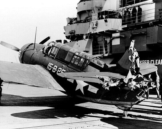 Curtiss SB2C-3 Helldiver Crash Landing USS Hornet 8x10 WWII Photo 670b
