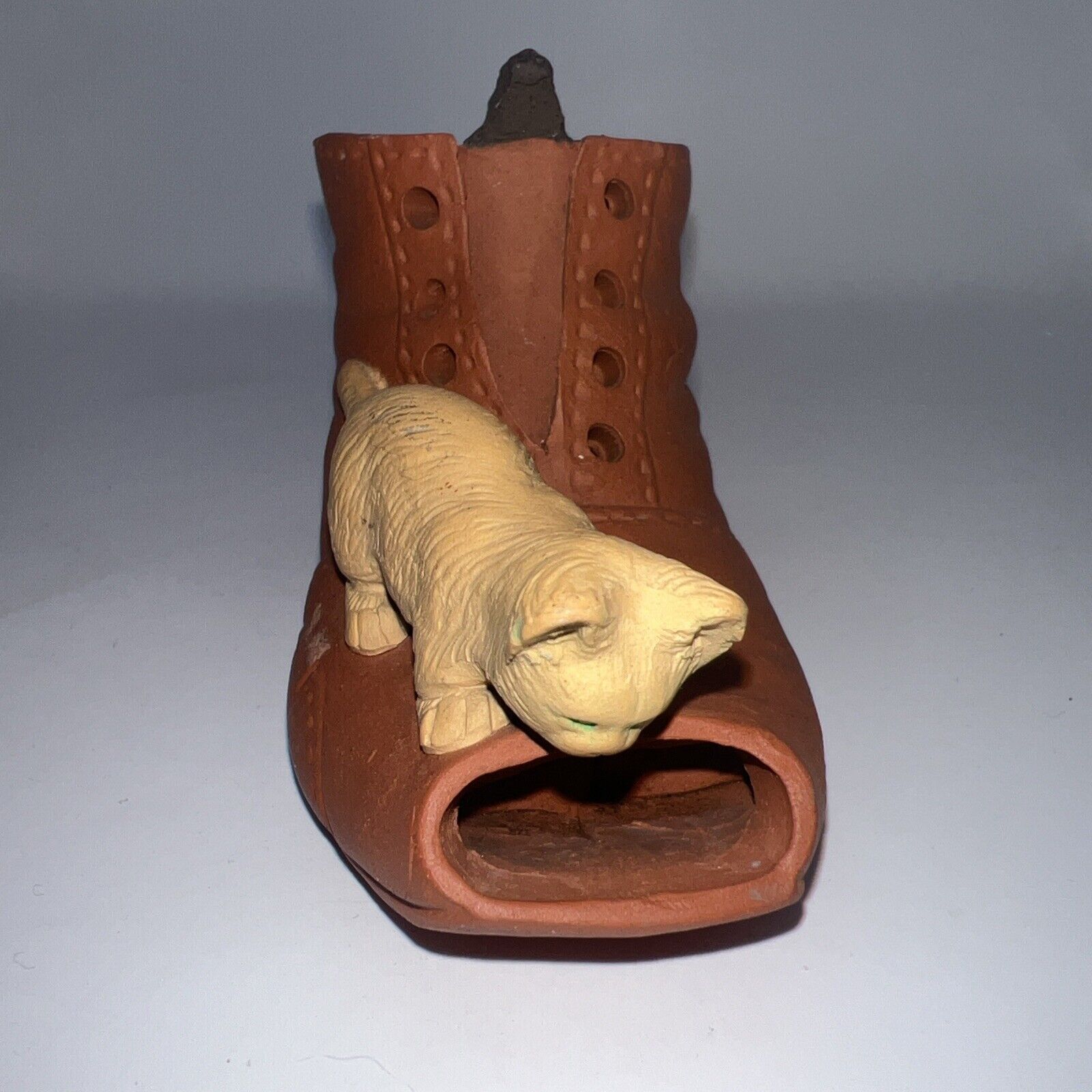 VTG Ceramic Pottery Figurine Cat And Mouse Playing On Shoe 4.5” X 2”