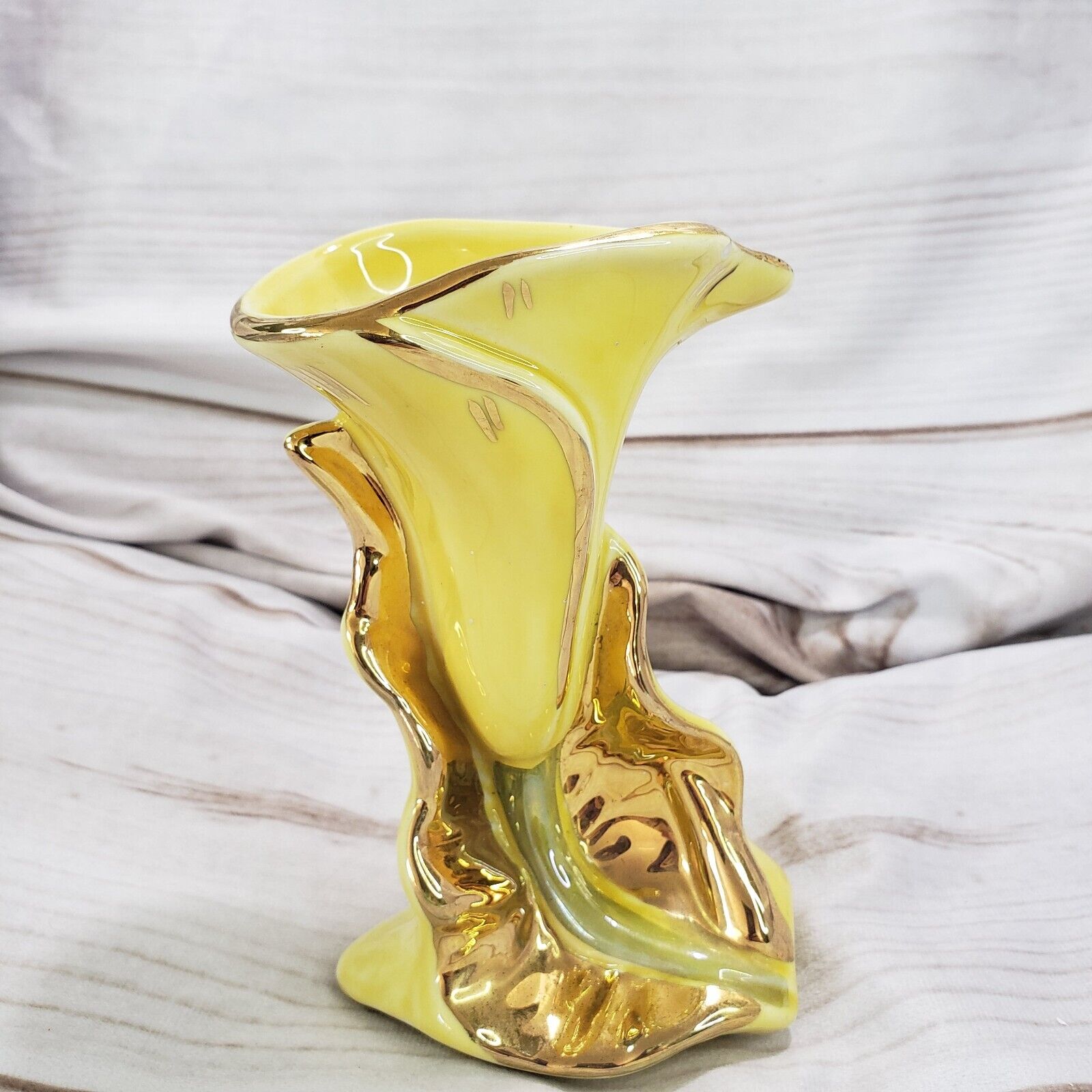 Vintage Yellow Tulip Lotus Flower Vase Warrented 22 K Gold USA Made 5.5 Inch