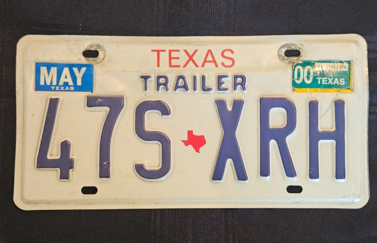 Old Texas Trailer License Plate  -  Red Texas separator 47S*XRH