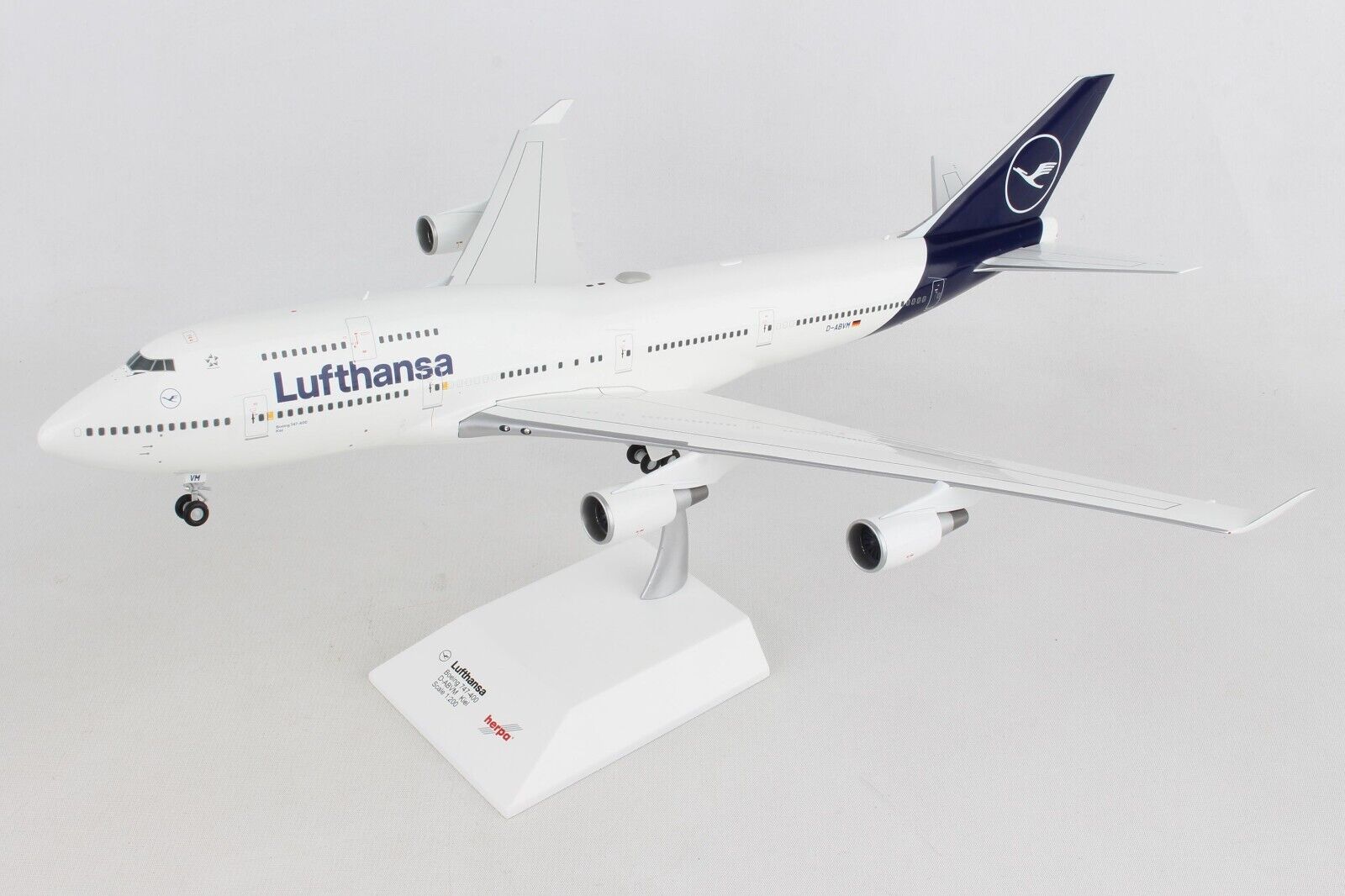 Herpa 559485 Lufthansa Boeing 747-400 New Livery D-ABVM Diecast 1/200 Jet Model