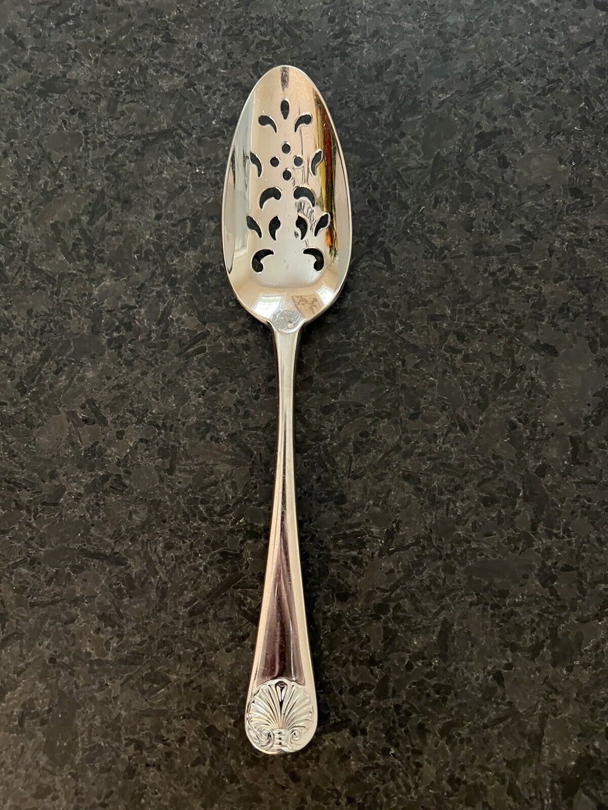 Kirk Stieff  WILLIAMSBURG ROYAL SHELL Slotted  Pierced Serving Spoon