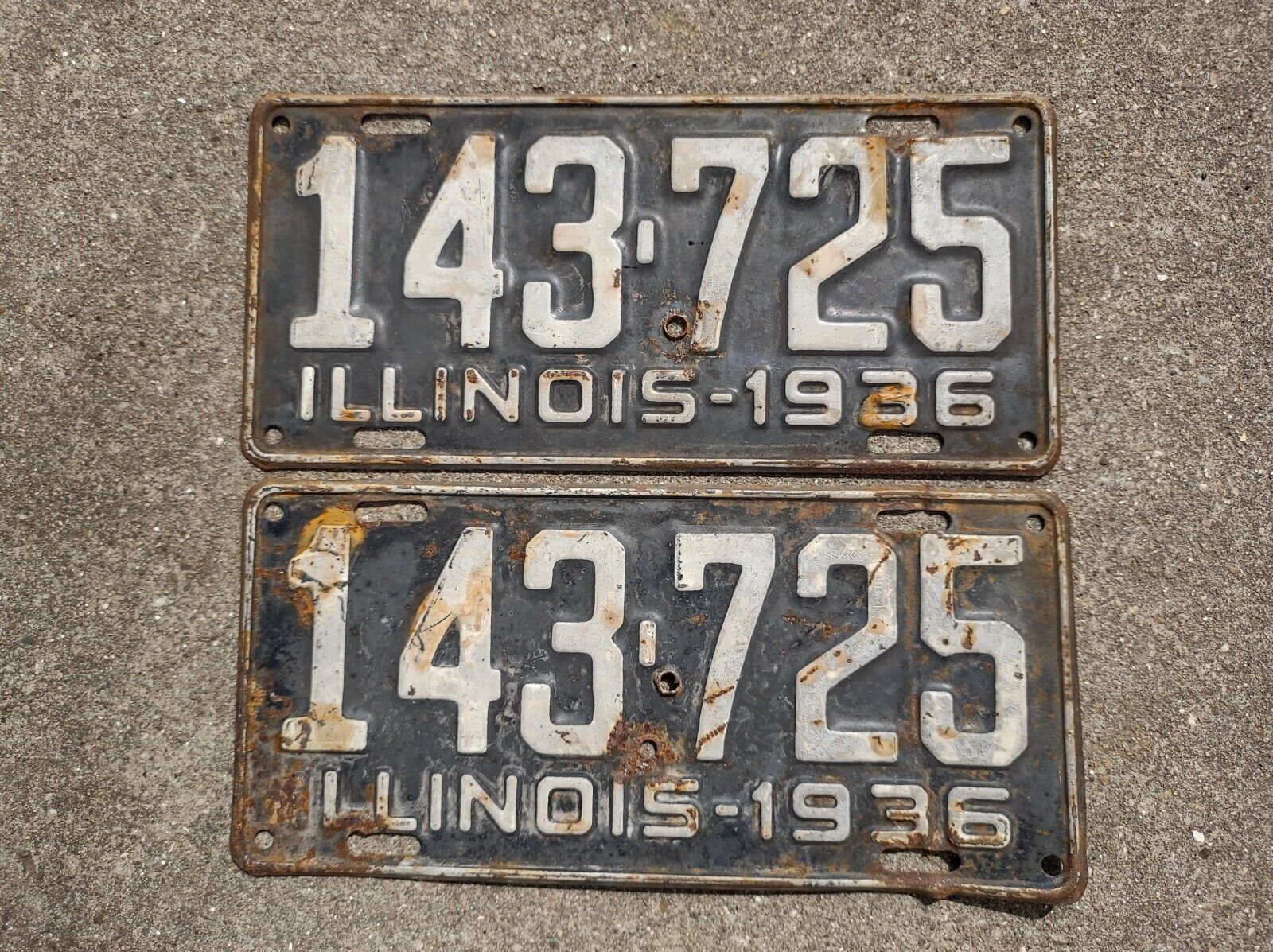 Vintage 1936 Illinois license plate pair 143-725 Original Blue Paint DMV