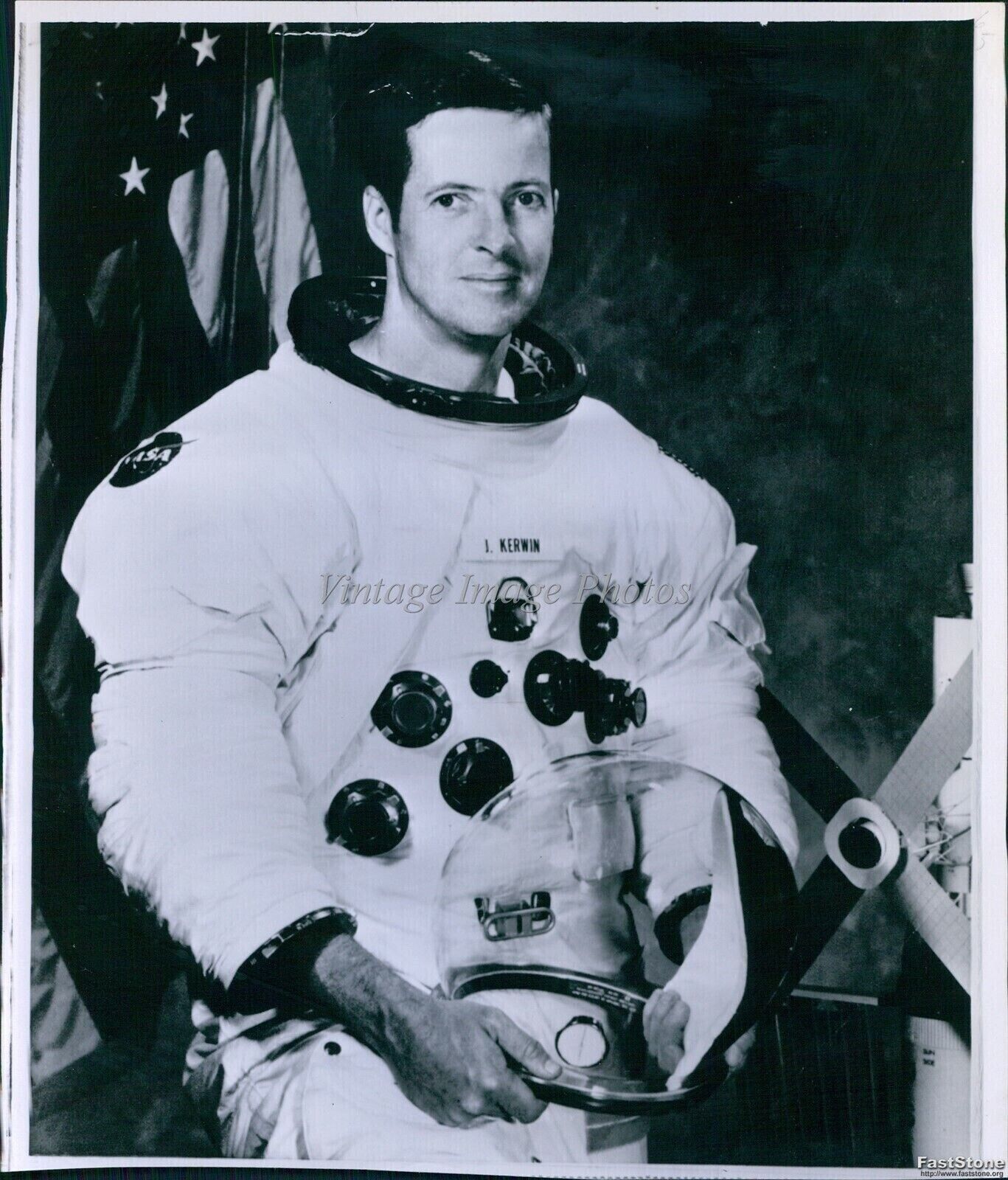 1978 Skylabs Dr Joseph P Kerwin To Be 1St Physician In Space Aerospace 7X9 Photo
