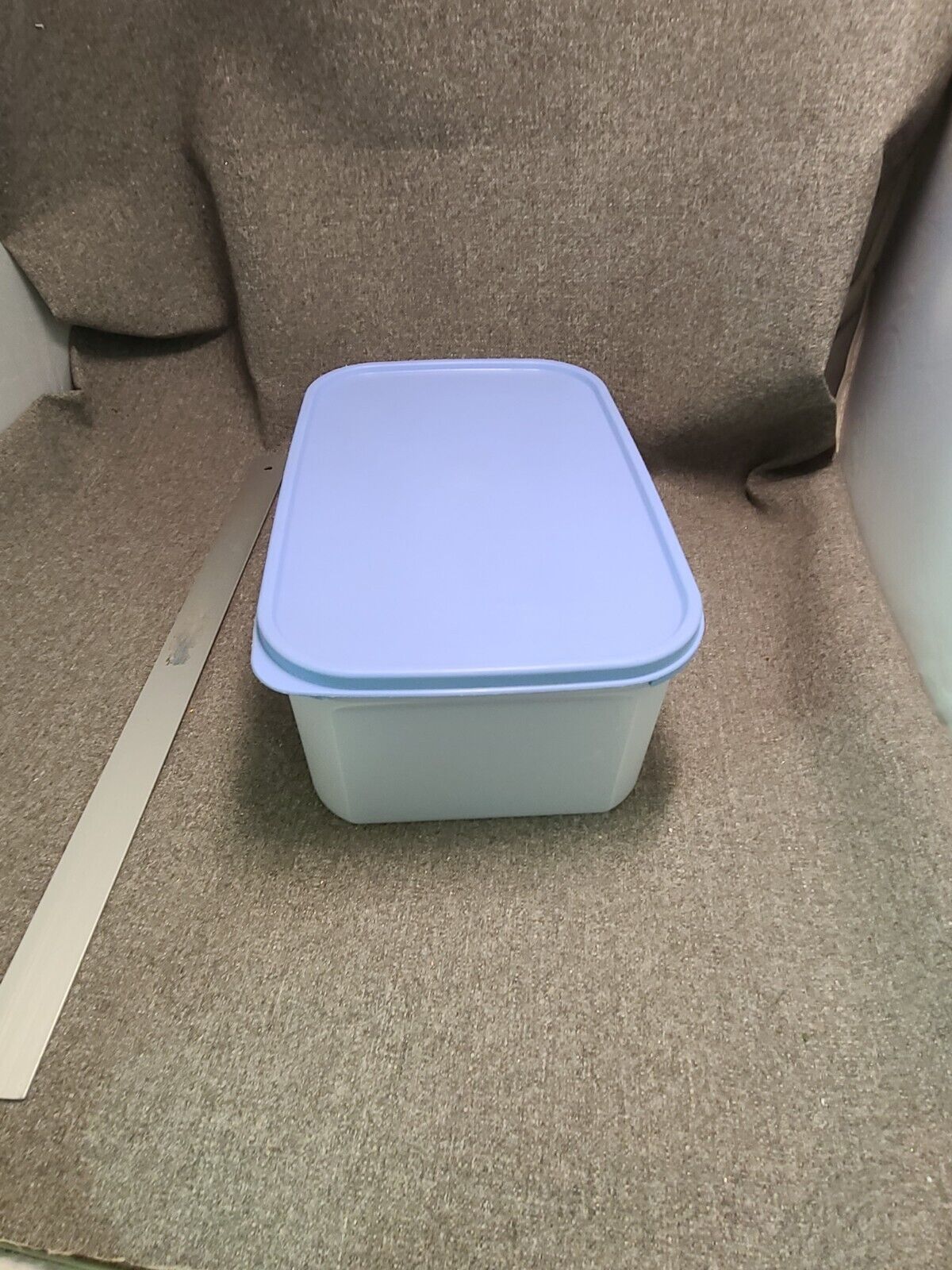 Vintage Tupperware Sheer 18 Cup Modular Mates Container #2 W/Light Blue Seal