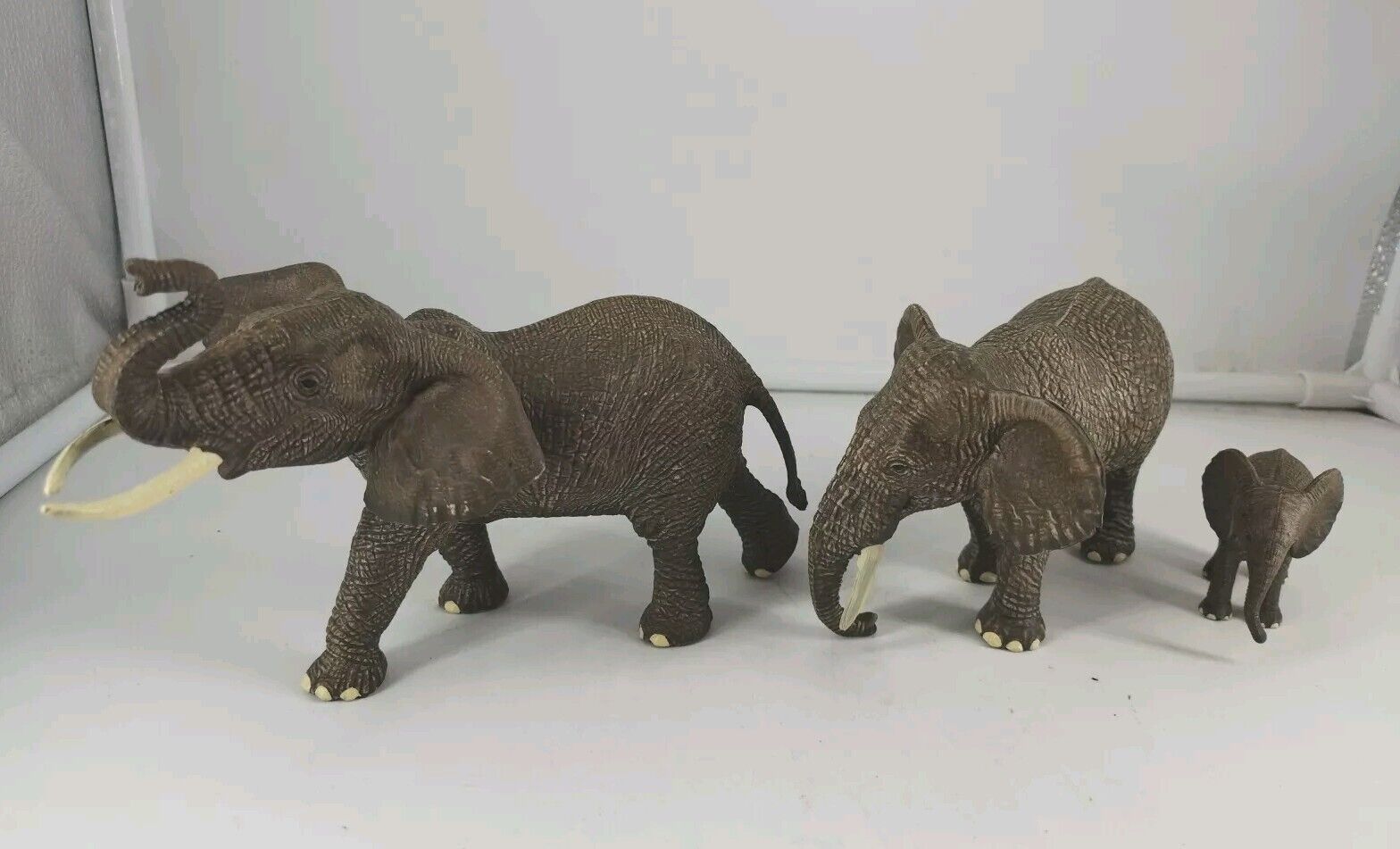 Family of Elephants Ornaments  Resin NEW 