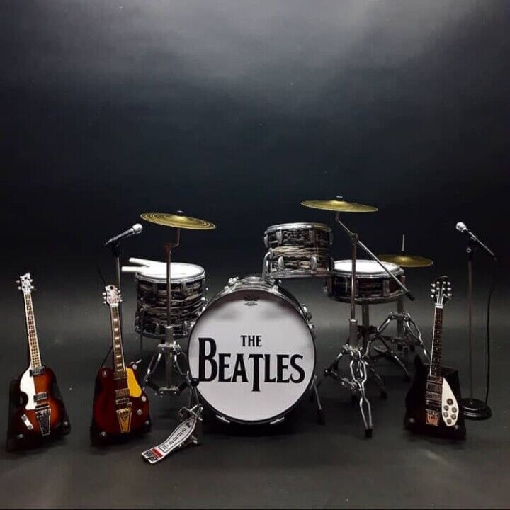 Miniature set drum and guitar THE BEATLES plus microphone